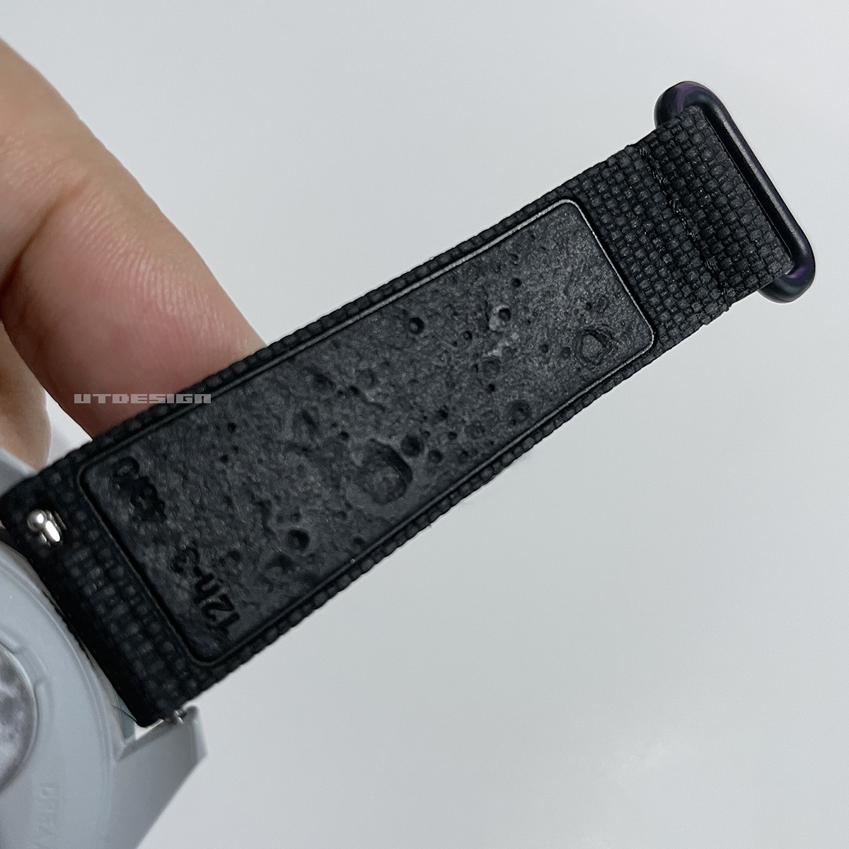 MOONSWATCHの新しいラバーストラップ、腕周り17cmの人はLサイズがお