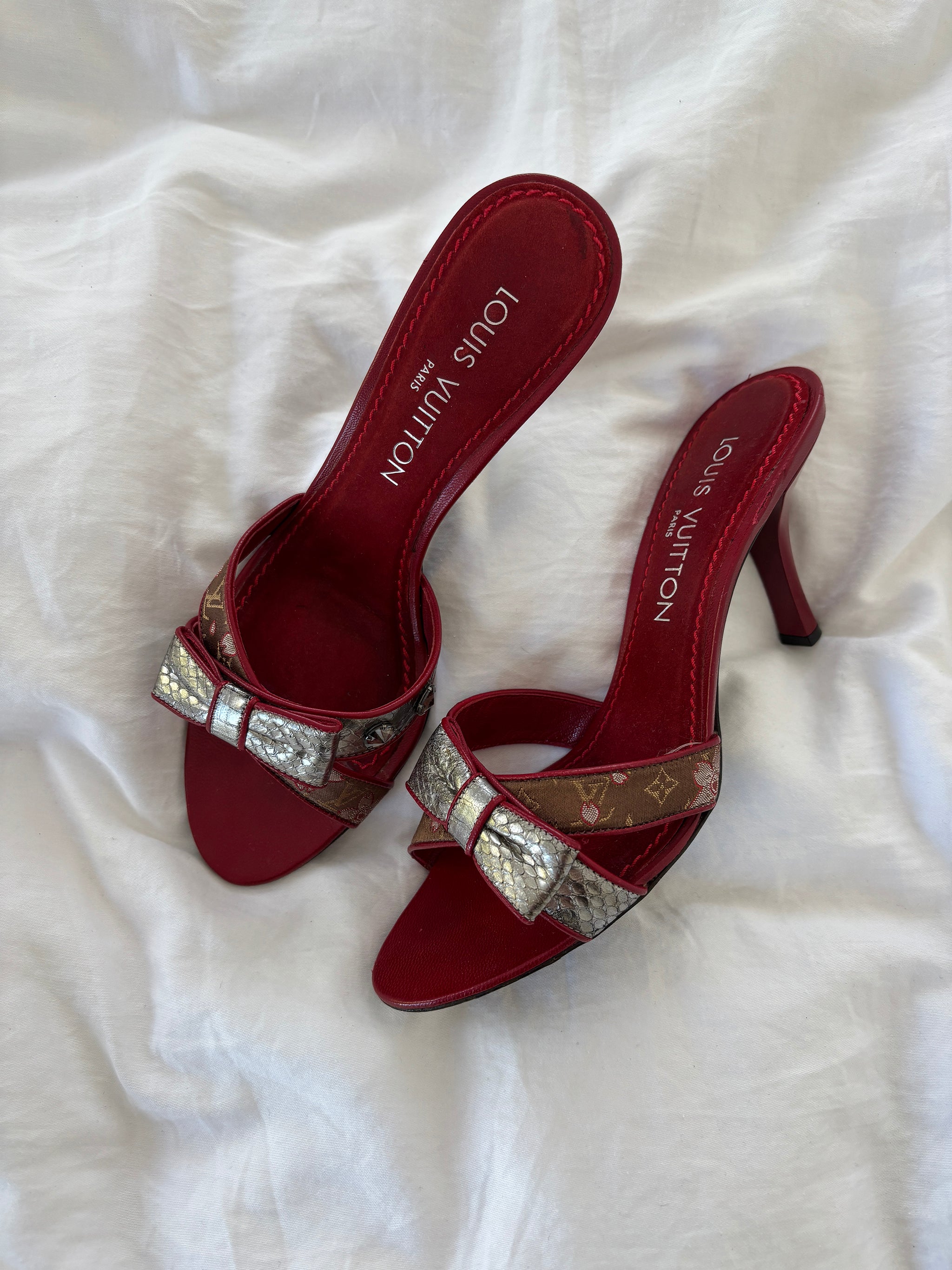 Louis Vuitton X TAKASHI MURAKAM 2003 iconic red cherry blossom bow