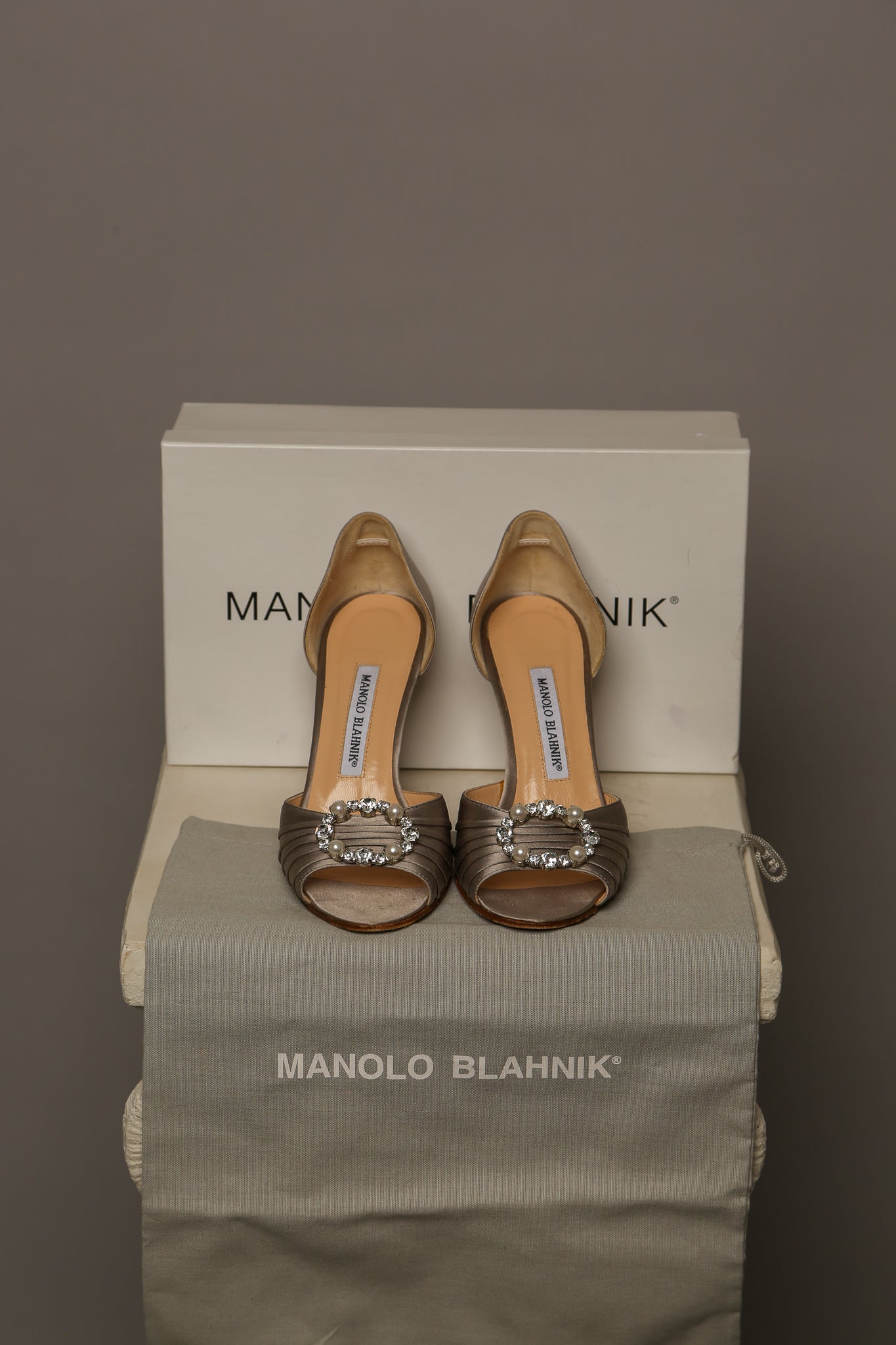 MANOLO BLAHNIK Silver Sandals – Vintylux