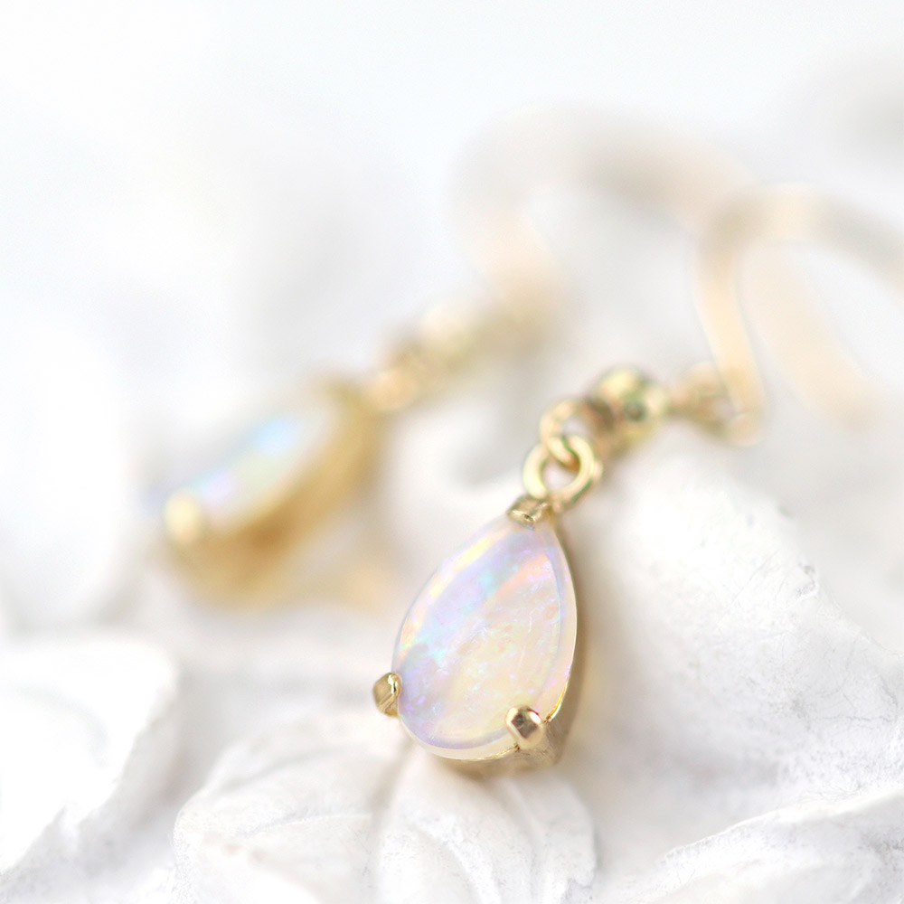 女性へのプレゼント K10YG オパール 10月誕生石 フックピアス 10金