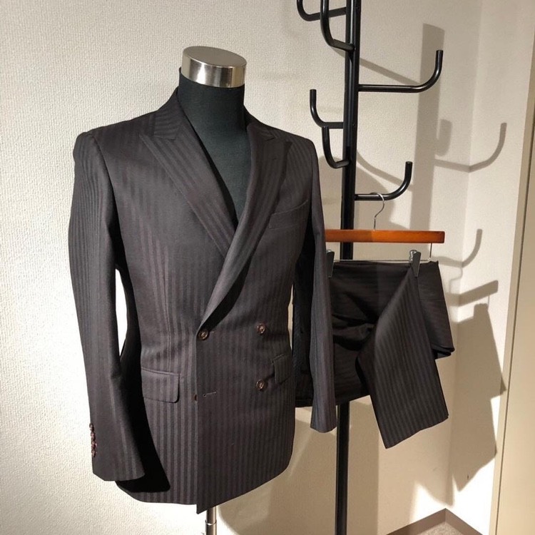 大人のセクシー。ブラウンのダブルブレストスーツ アーサーハリソン