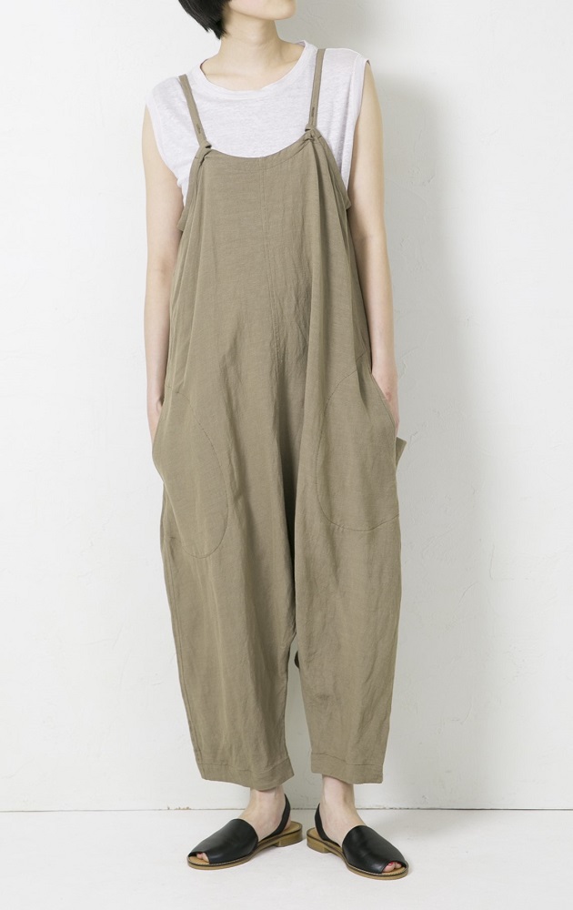 コーディネートの心強い味方、ヴラスブラムのおすすめサロペット