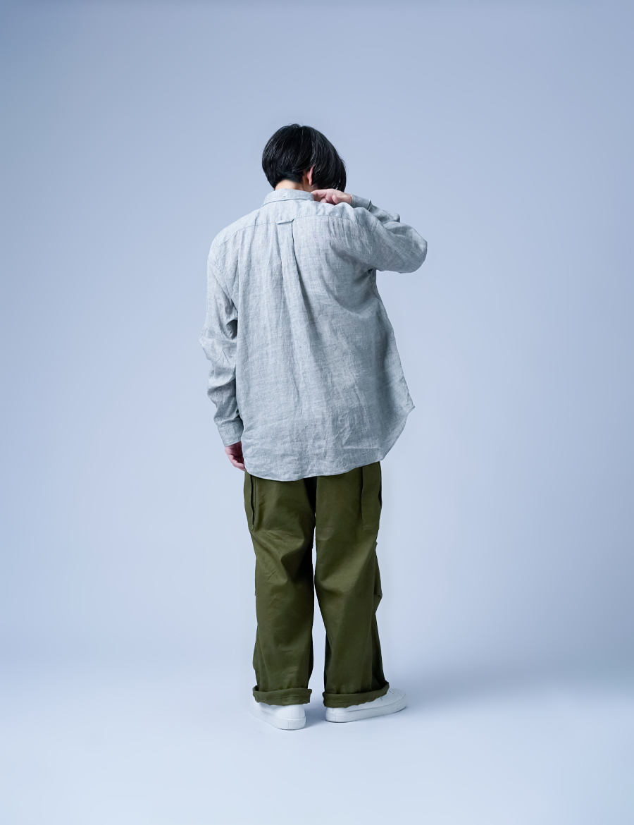 シャンブレーリネンシャツ】ついつい手を入れたくなる ポケット付き