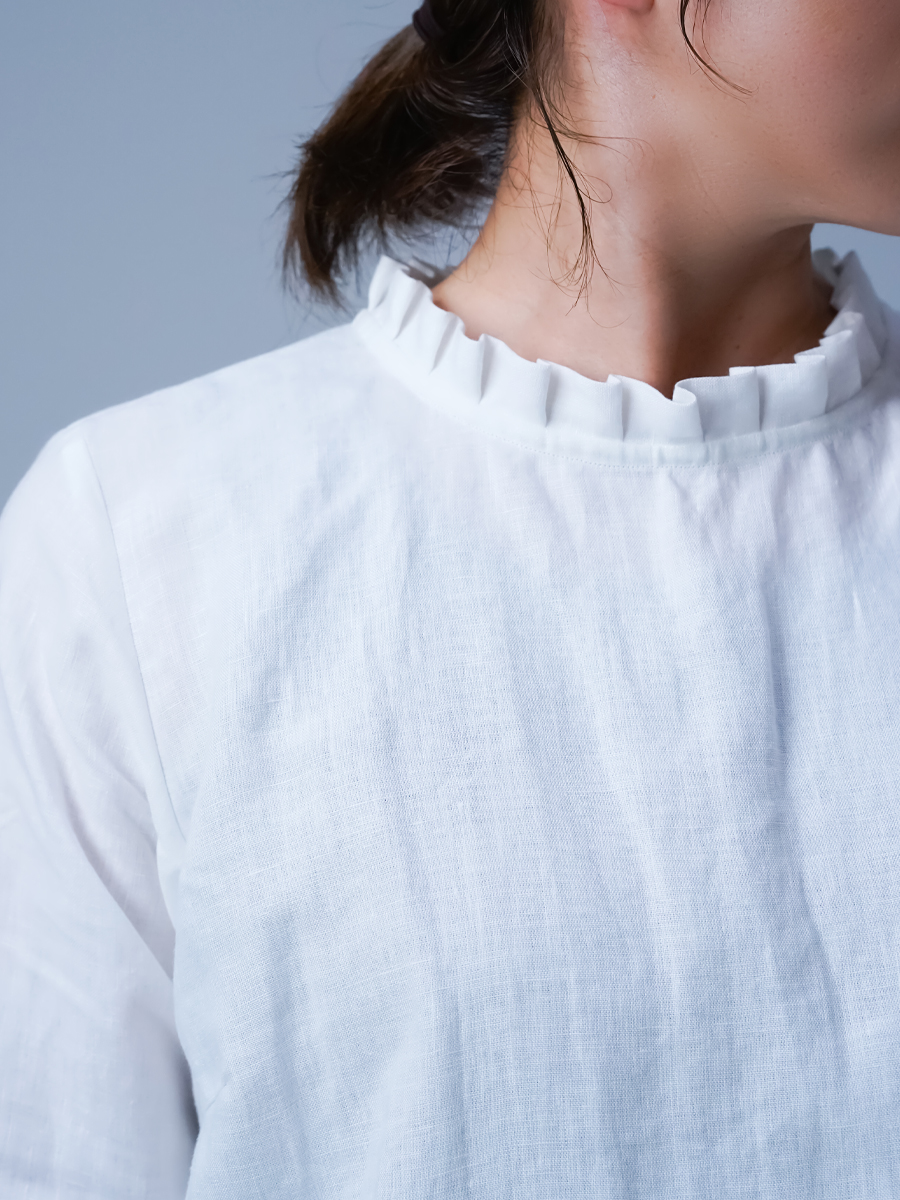 リネントップス】ネックラインを華やかに魅せる タックフリル トップス