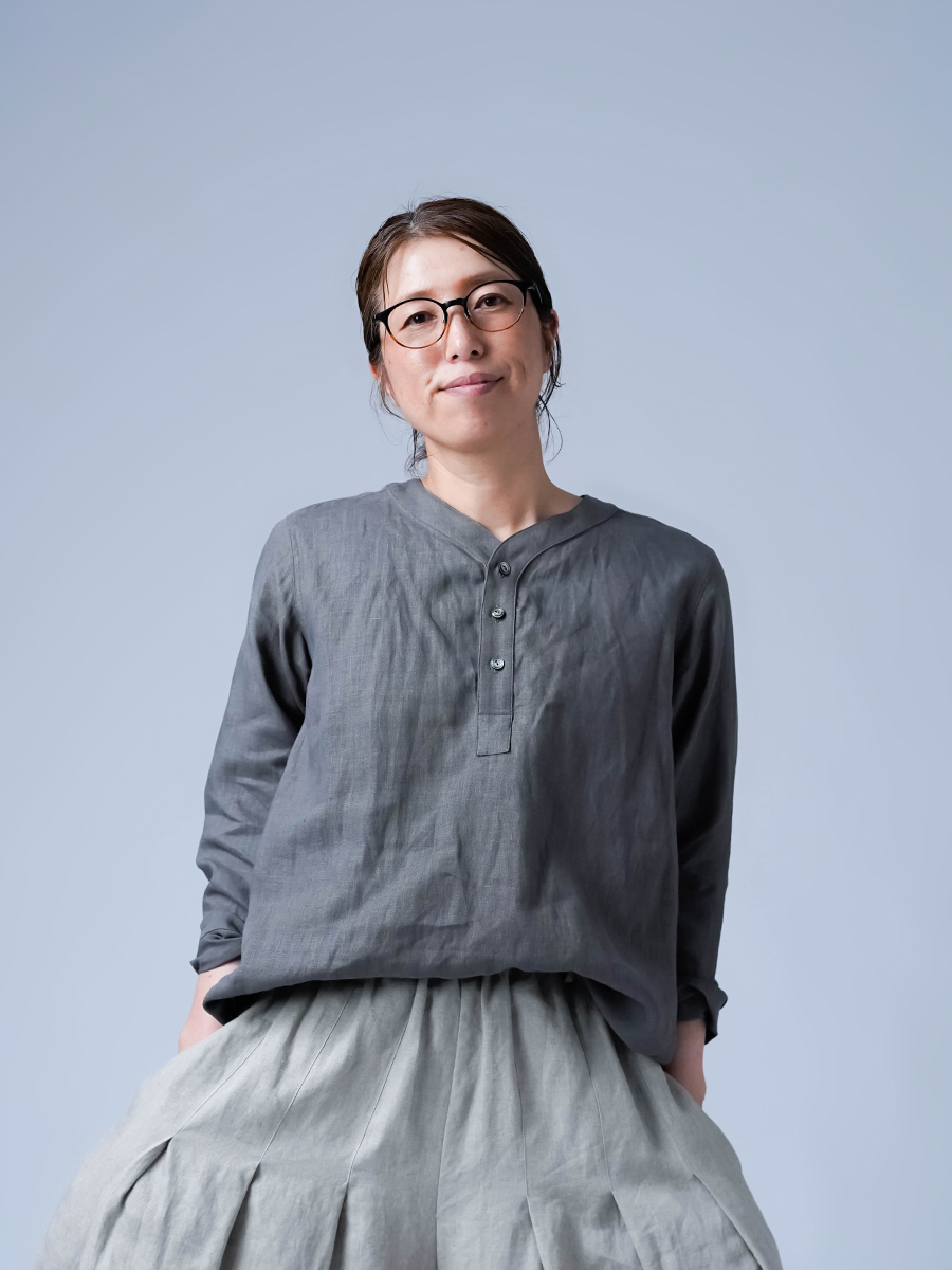 リネントップス】快適さ無制限 スリーピングシャツ ／ 鈍色 t030c-nib1