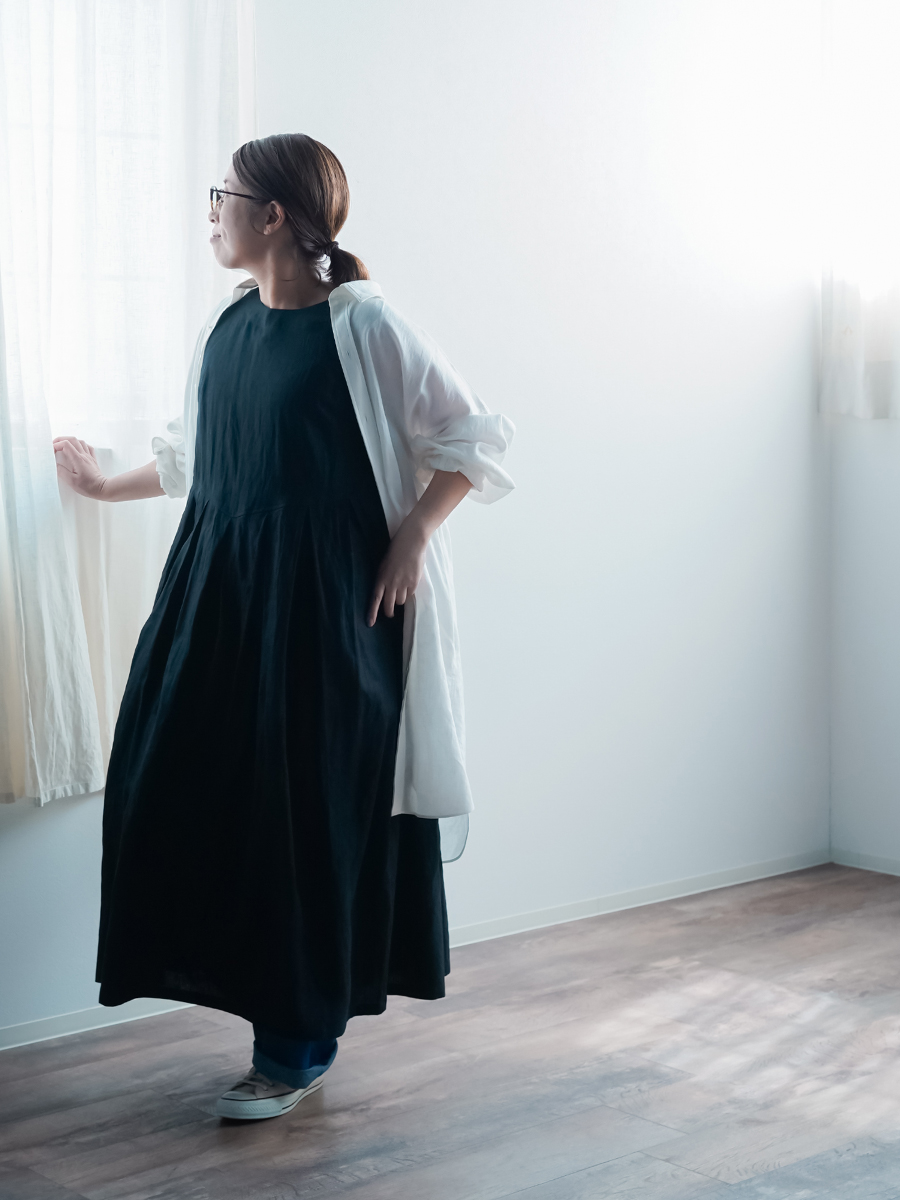リネンワンピース】静かな主張。余韻を残す 鍵盤タックワンピース
