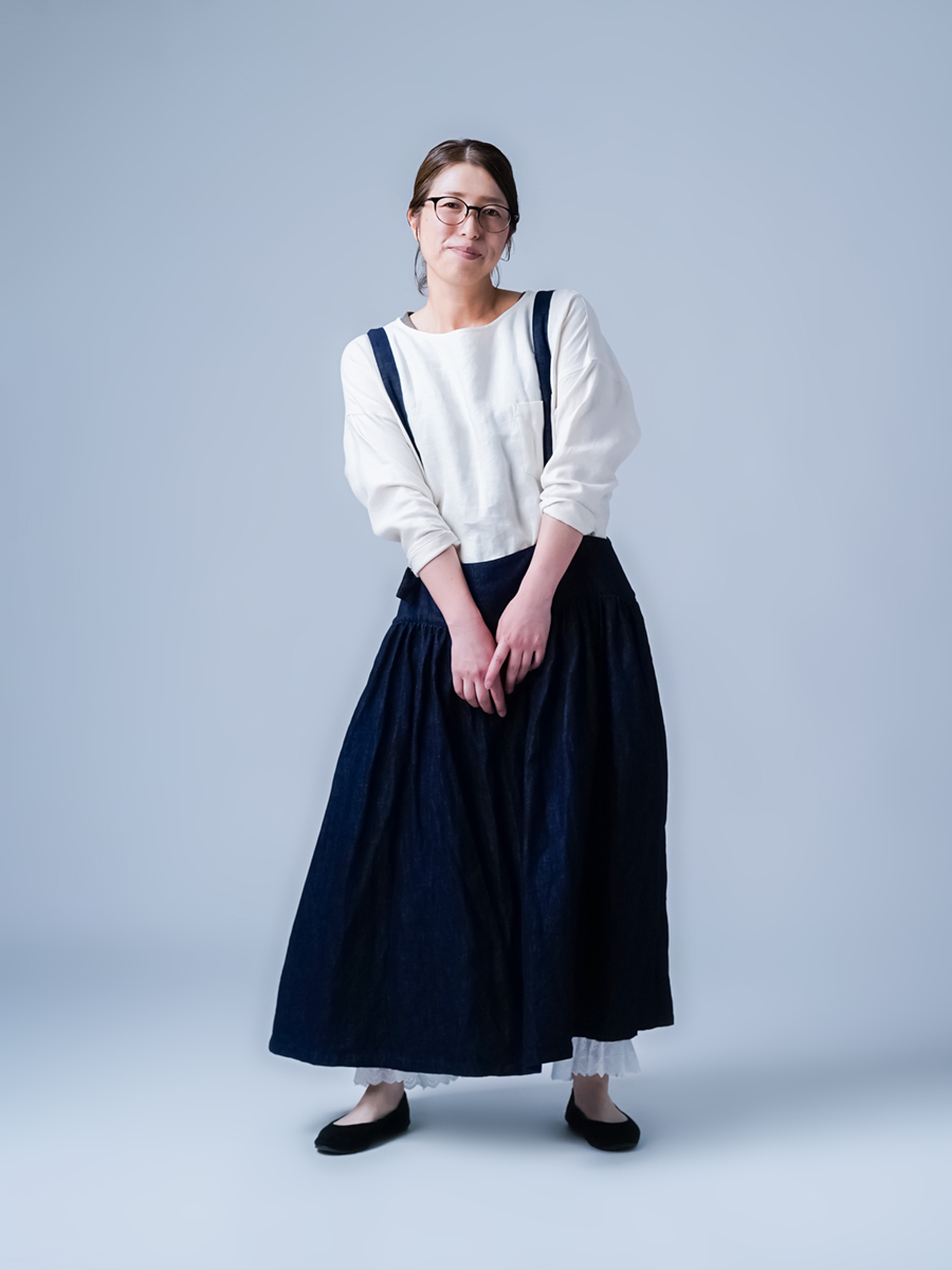 リネンデニムタブリエ】とっておきの万能アイテム! デニムエプロン