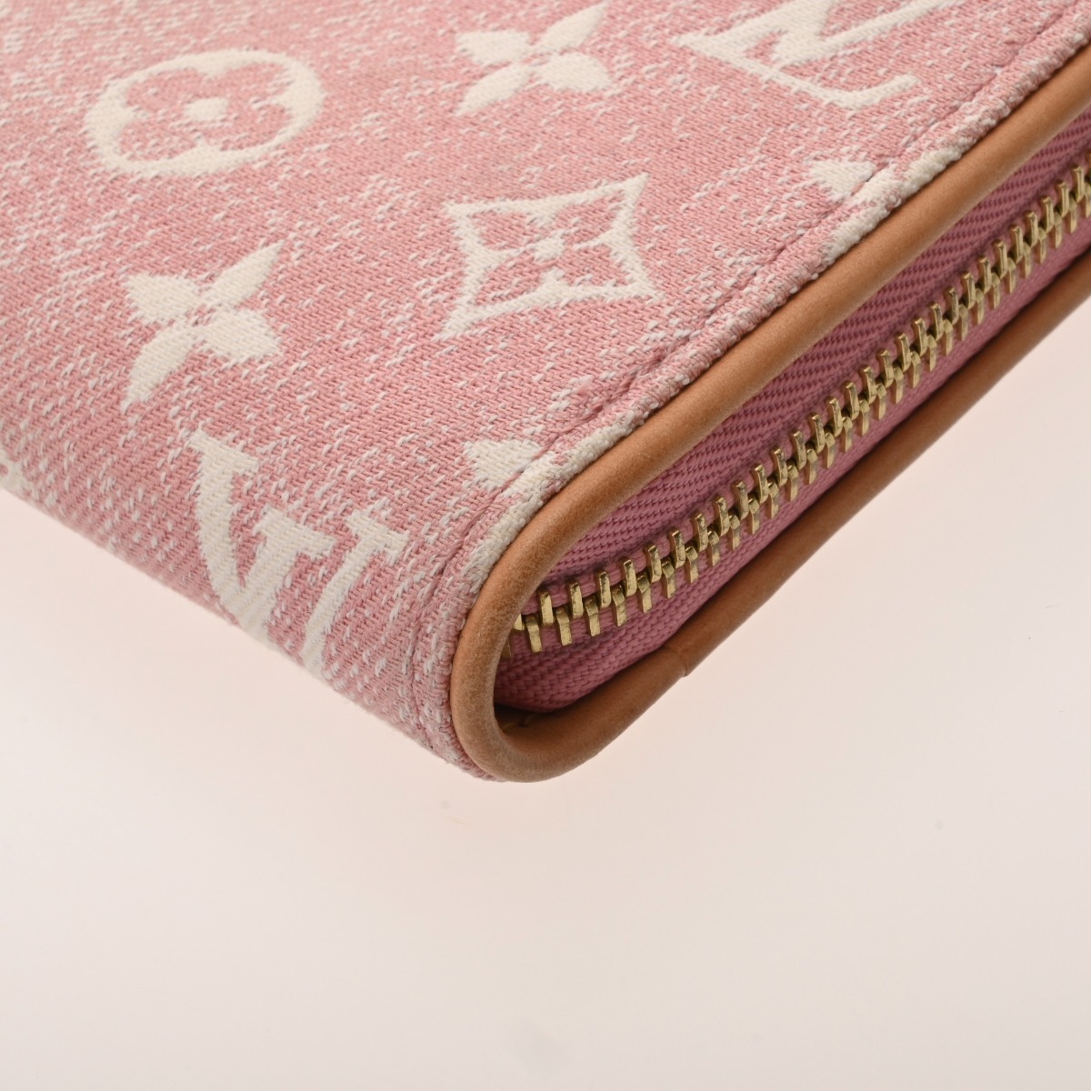 ルイ ヴィトン モノグラムデニム ジッピーウォレット ピンク M81182