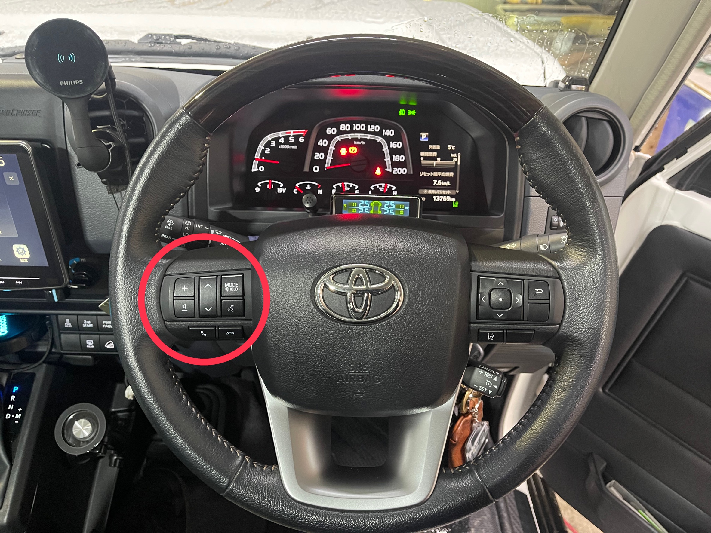 ランクル70に純正ステアリングリモコン、アルパイン デジタルインナー