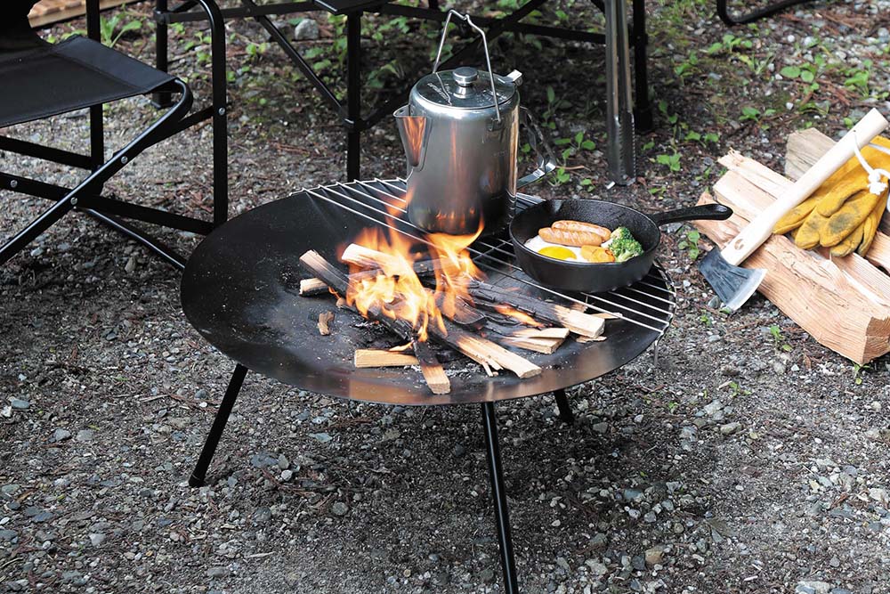 ブラックカラーがむしろ新鮮。キャプテンスタッグの焚き火台が、ボクら