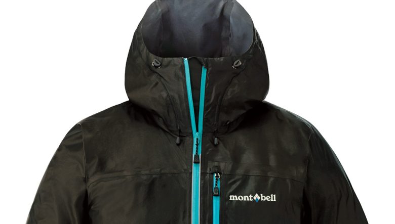 普段着としても映える、モンベルのハイスペックなトラベルコートに注目