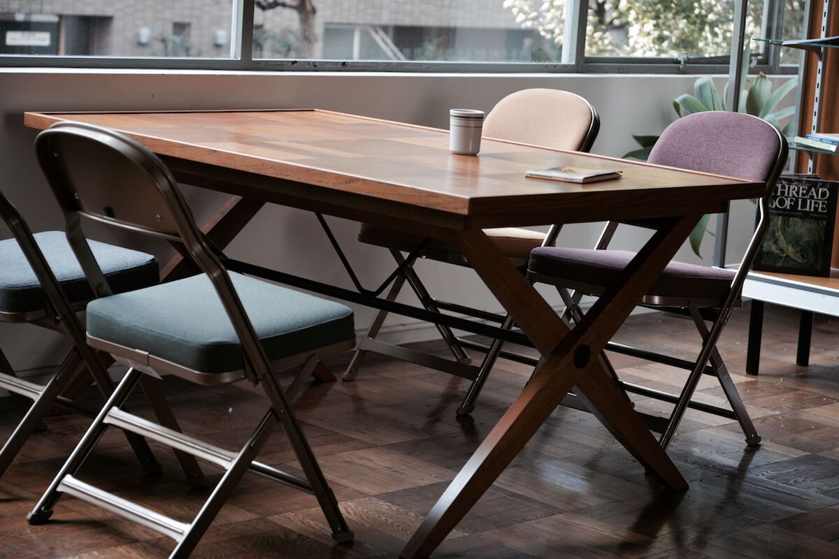 いわば極上のパイプ椅子。フレーム&クッションにこだわった、PFSの芸術