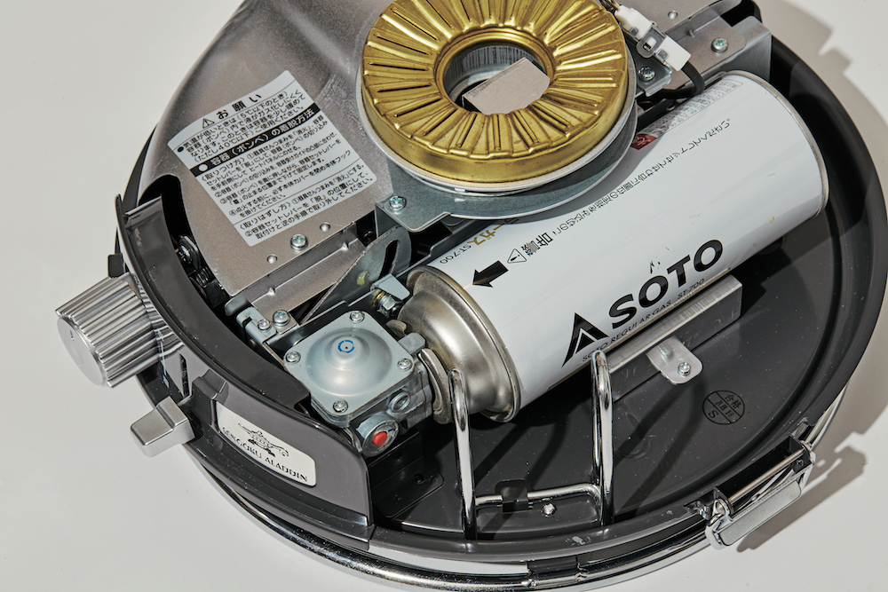 センゴクアラジンの人気ポータブルガスストーブを、ツヤ感のあるグレー