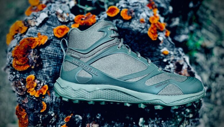 メレルが放つ全天候型のタクティカルブーツに、新色が仲間入り