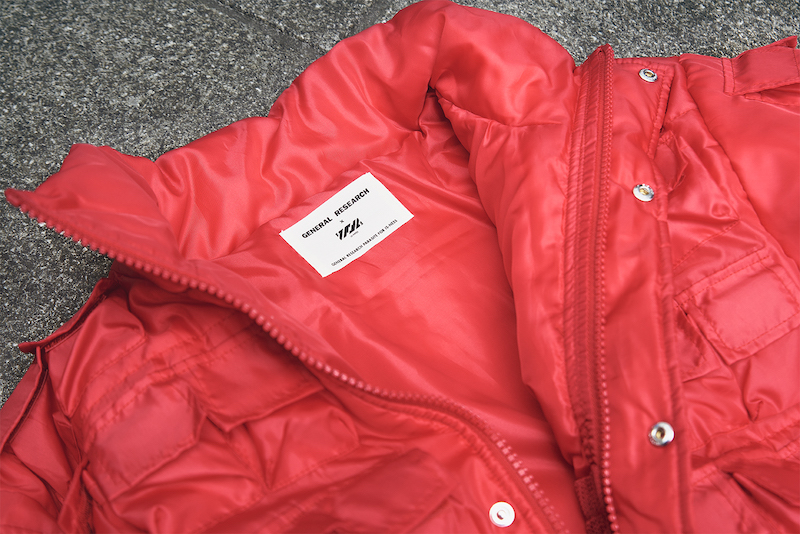 上半身を無数のポケットが埋め尽くす、ジェネラルリサーチの幻の