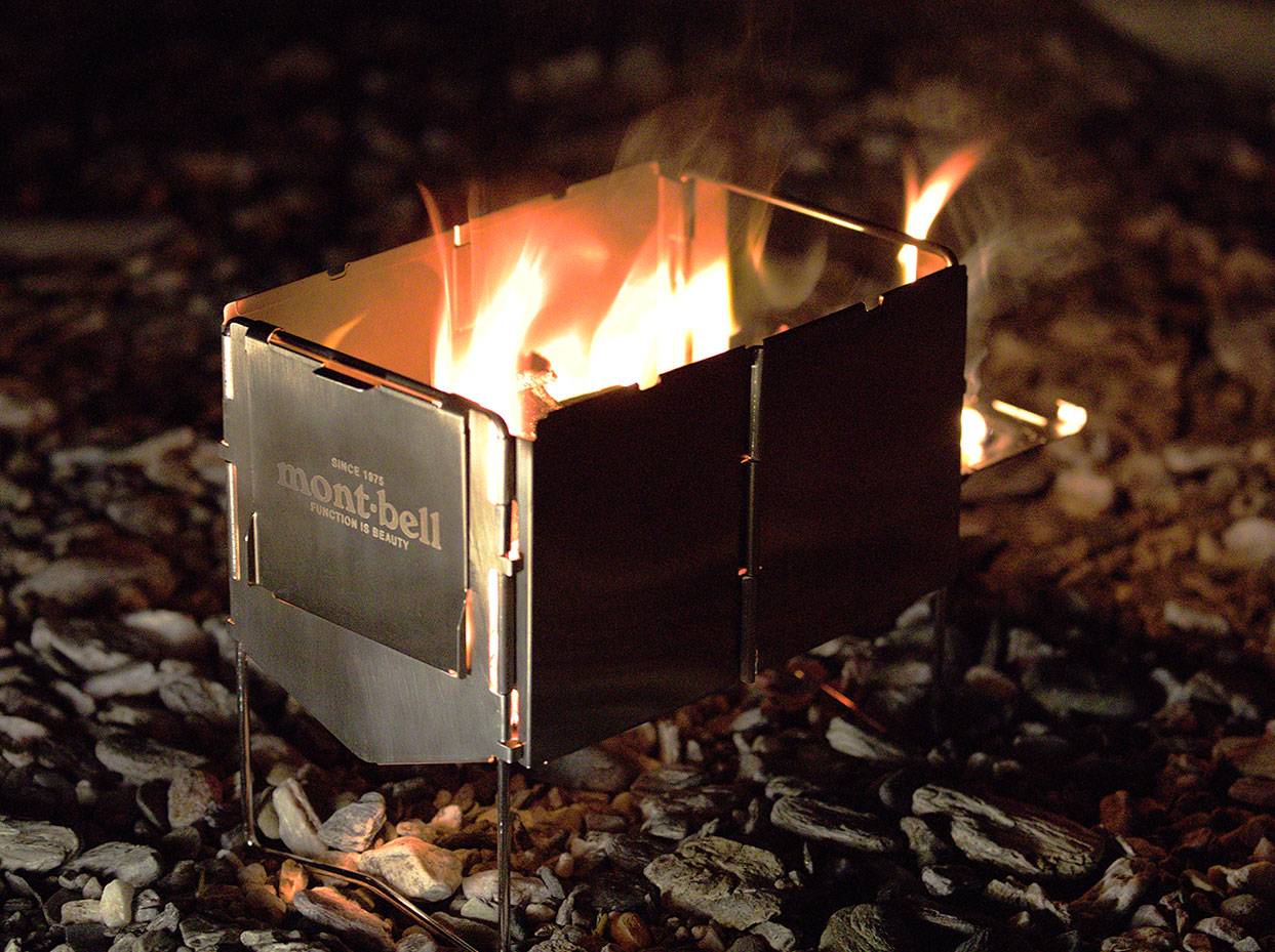二次燃焼バッチリ！ 携行性や拡張性も優れるモンベルの焚火台で、優雅