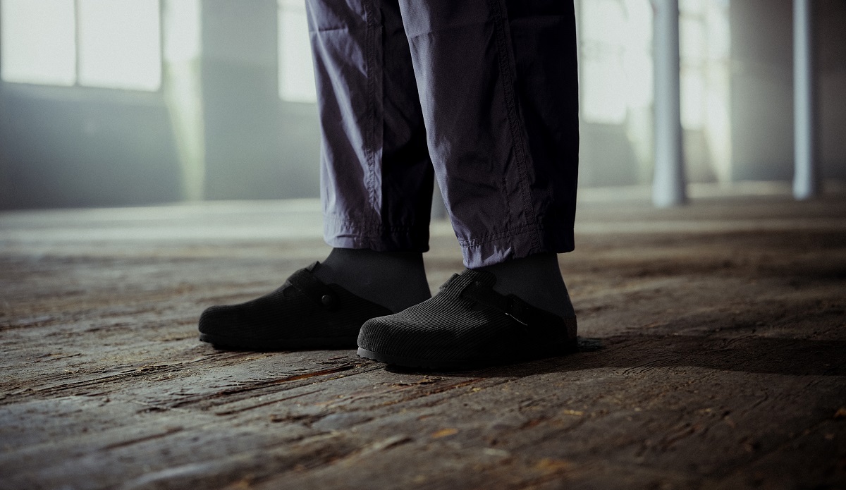 コーデュロイ風デザインを、レザーに型押し⁉︎ ビルケン「ボストン」の