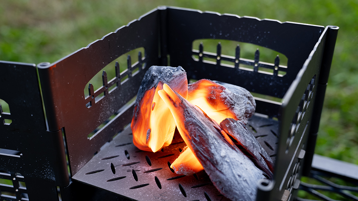 サンゾー工務店の焚き火台RODANシリーズに、BBQグリルにも◎な新作が