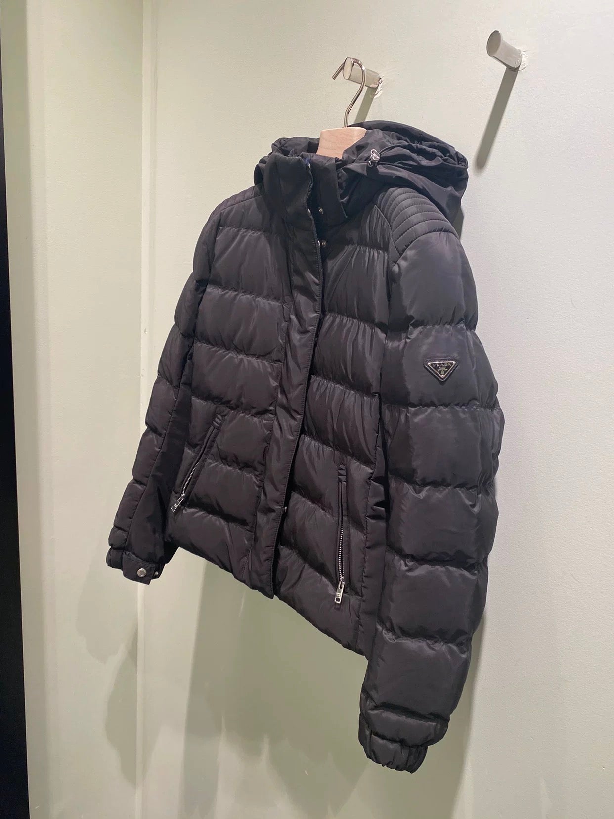 PRADA フード付き ショートダウンジャケット 29X544 管理番号：D000301