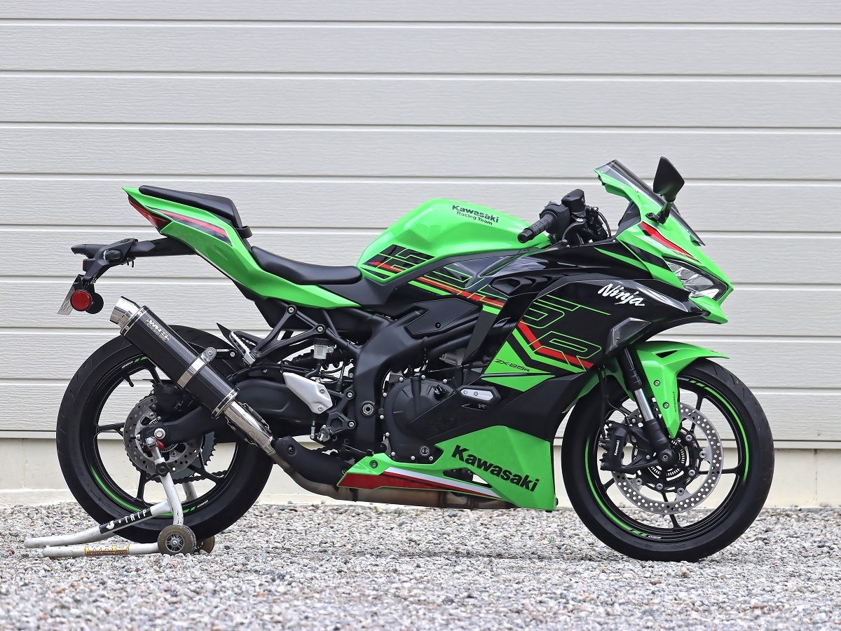 決まってます カワサキ「ニンジャZX-25R SE」に新色追加！ マット