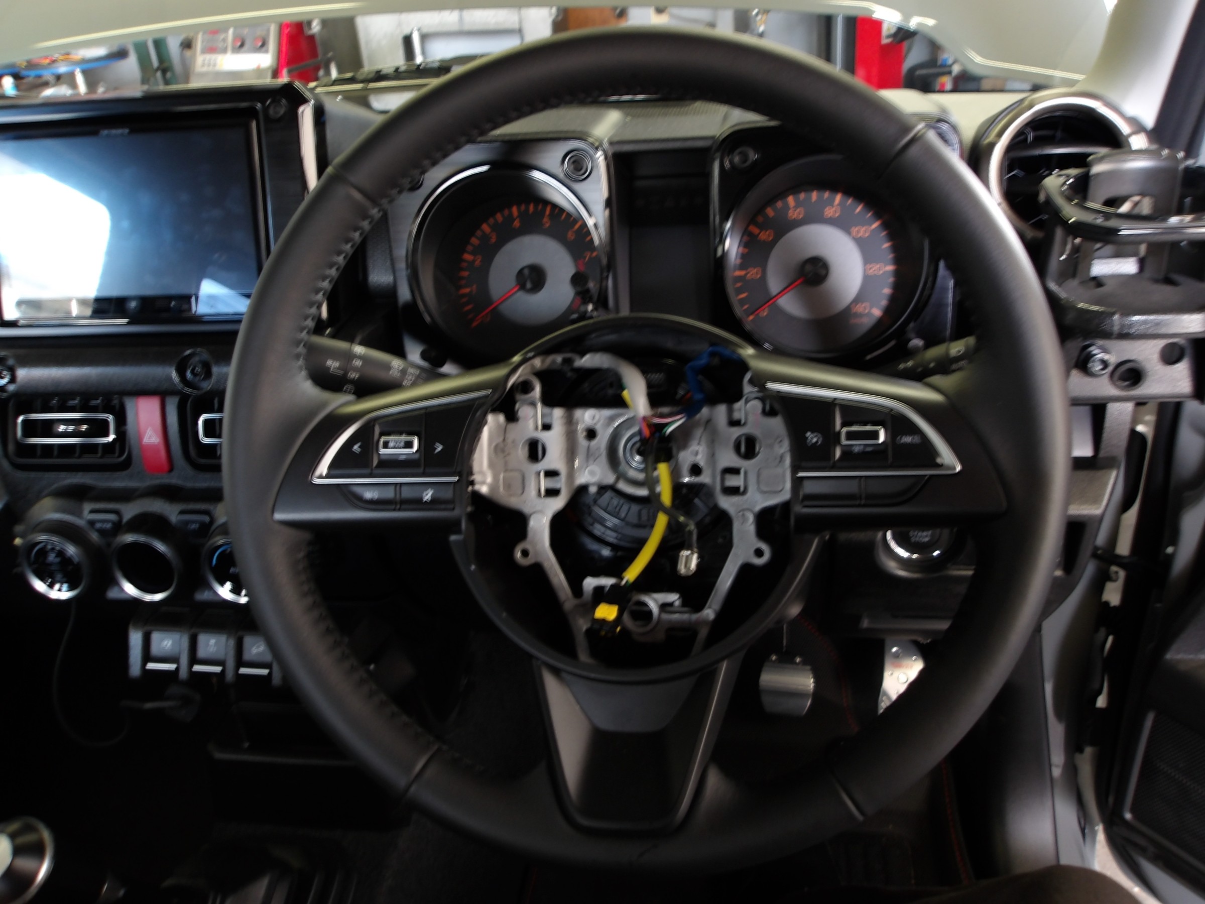 ジムニー（JB64W）ナルディ製スポーツステアリング「クラッシック