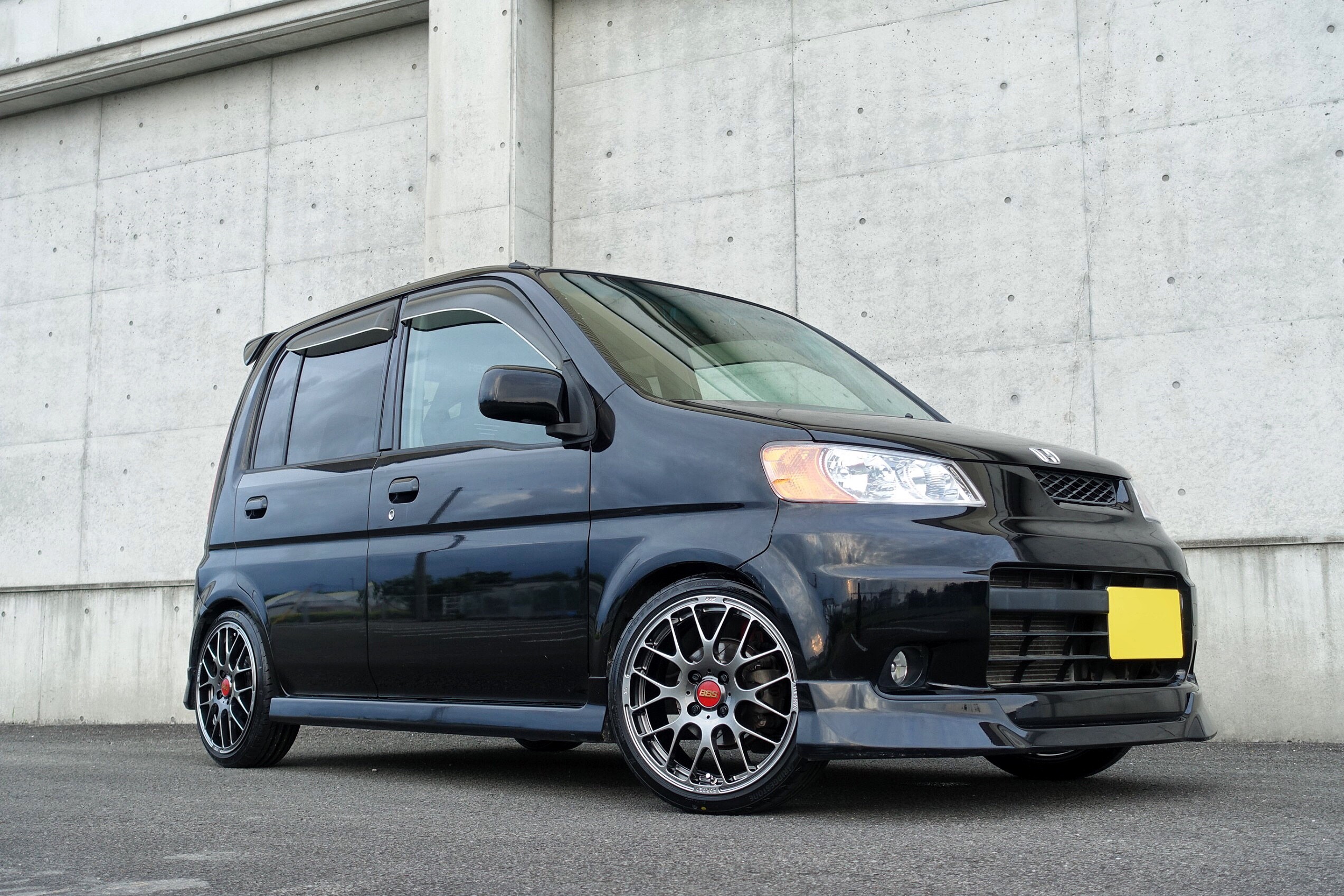 タイヤ・ホイールを換えるとクルマが変わる” そんな言葉を具現化した一