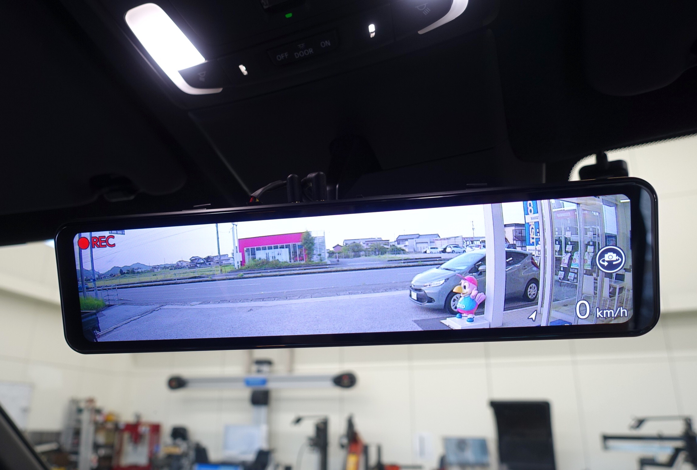 前後ドラレコ機能も搭載したオールインワンのデジタルインナーミラー