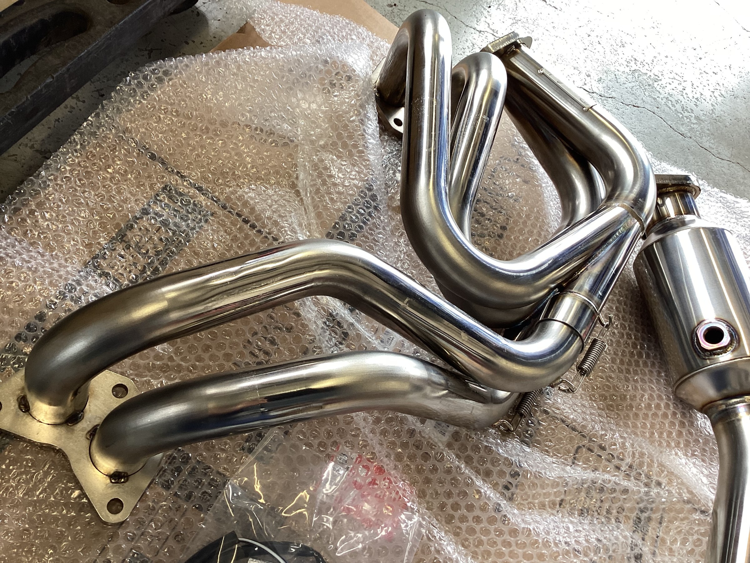 GR86 ZN8 エキゾーストマニホールド＆メタル触媒取り付けます