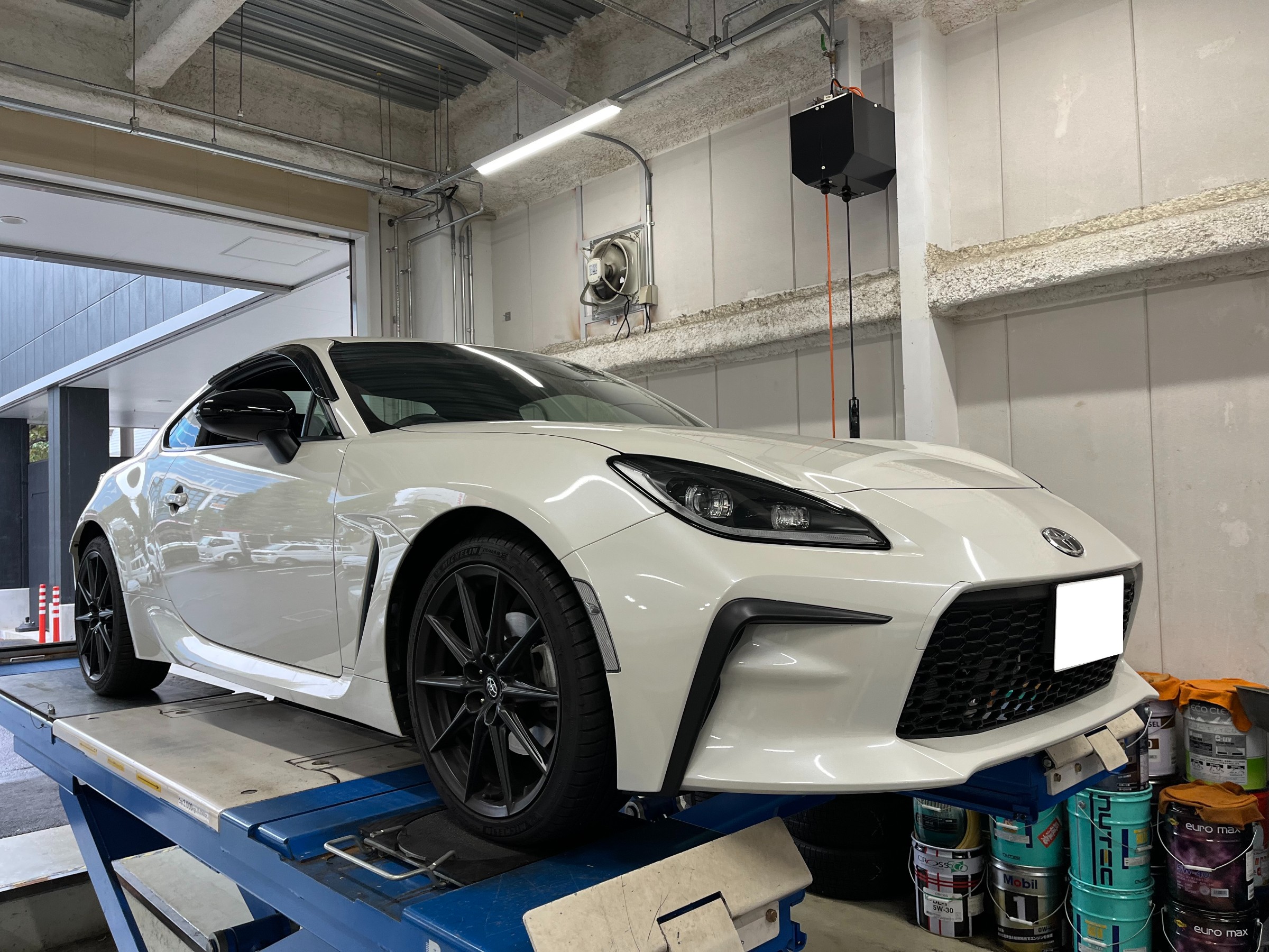 GR86 ZN8 … 【BLITZ“NUR-SPEC CUSTOM EDITION”】＋【PIAA HORN