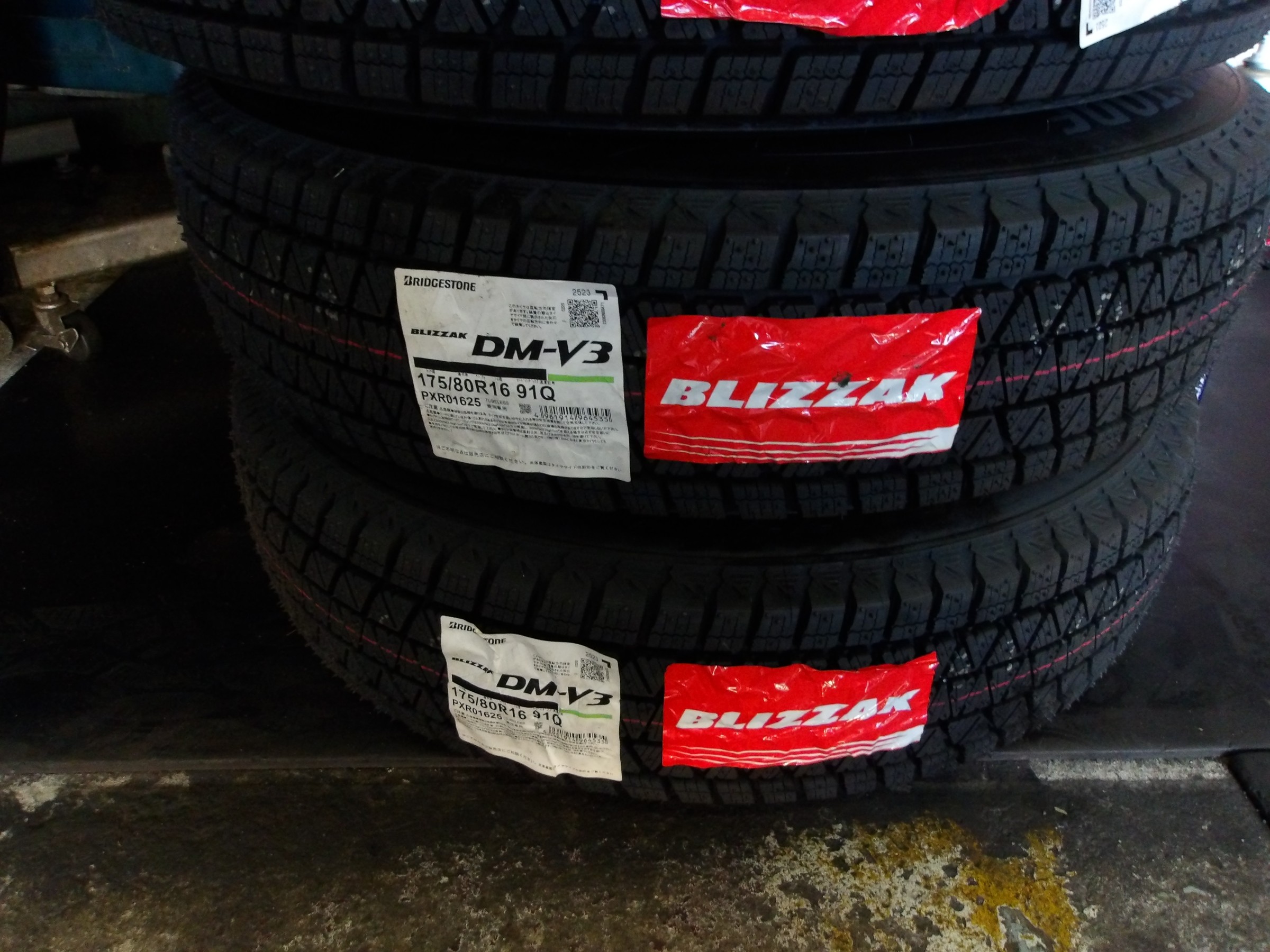 ジムニー（JB64W）ブリヂストンタイヤスタッドレスタイヤ「DM-V3」装着