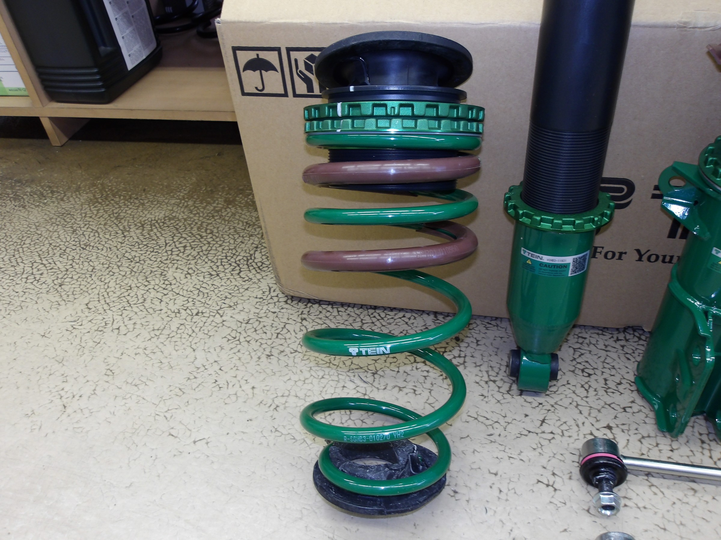 フィットRS（GE8）テイン製車高調「FLEX-Z」装着＆アライメント作業