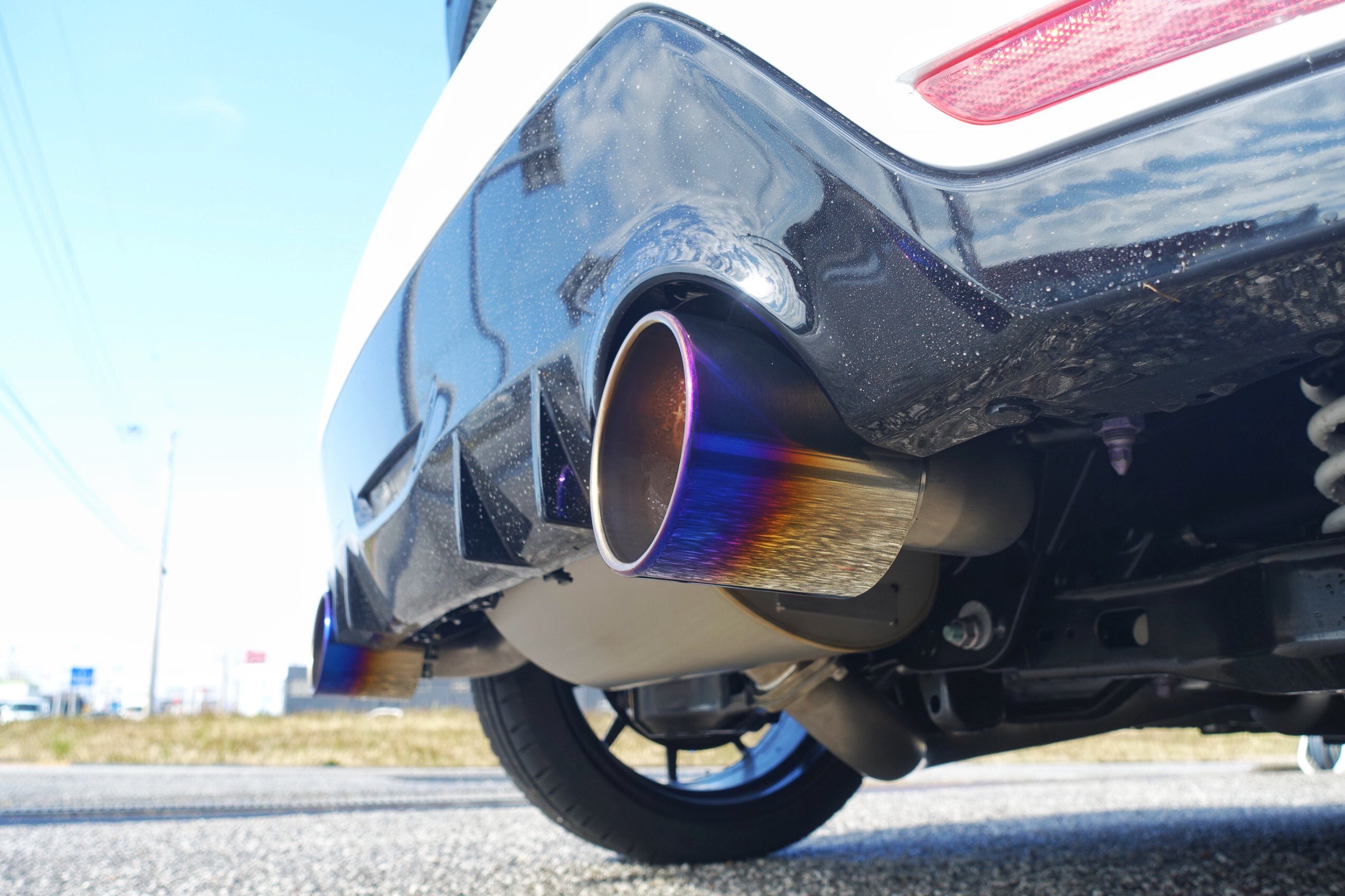 フルチタン特有の乾いたサウンドと驚異的な軽さに思わず酔いしれちゃい