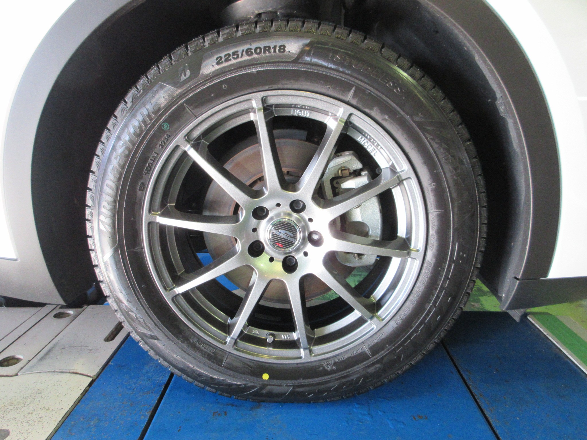 インチダウンでスタッドレスセット取り付け | トヨタ クラウンクロス