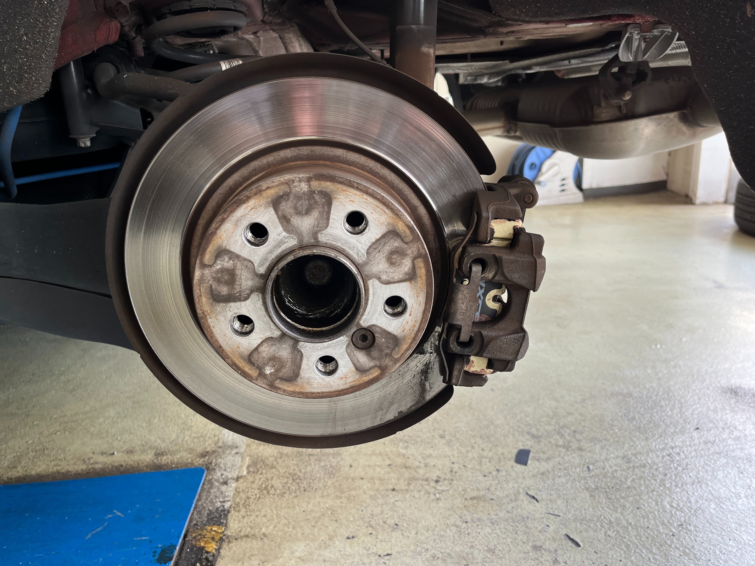 BMW F45 2シリーズ アクティブツアラー 低ダストブレーキパッド交換