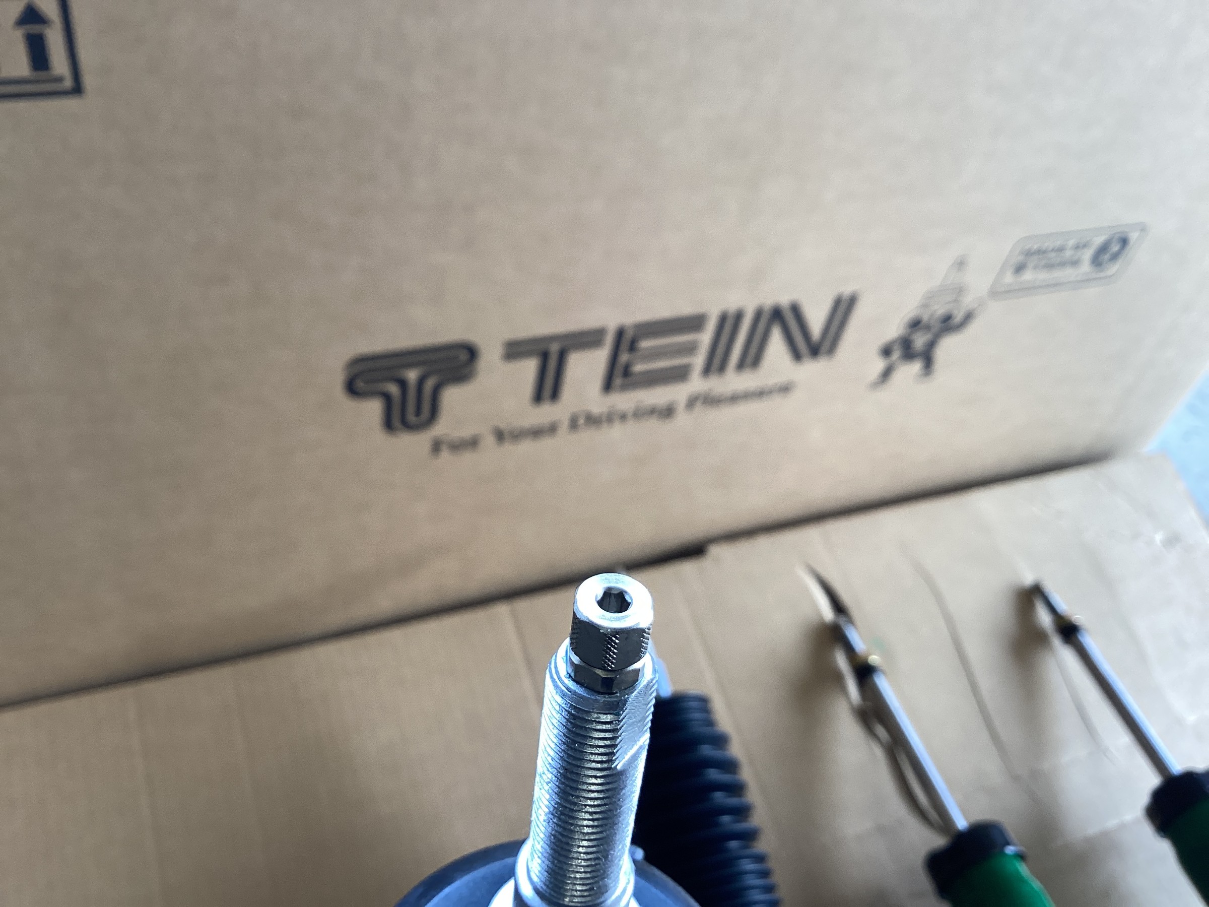 レヴォーグGTS VM4 ショックアブソーバー交換します！ | スバル