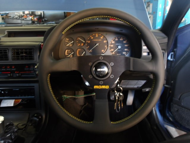 RXｰ7（FC3S）momo製スポーツステアリング「ヴェローチェレーシング：V