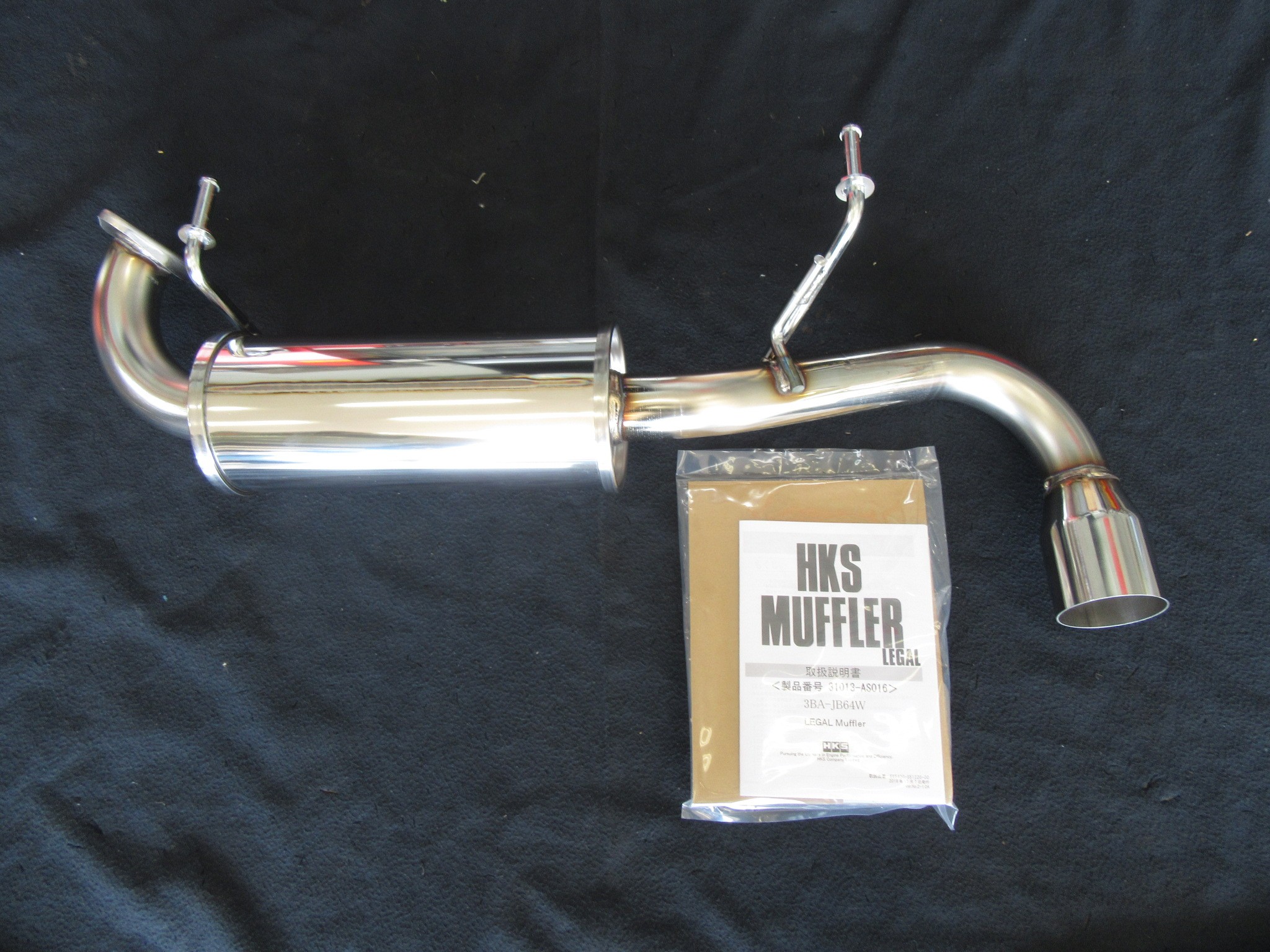 JB64新型ジムニーに、「HKS リーガルマフラー」を取り付け！ | スズキ