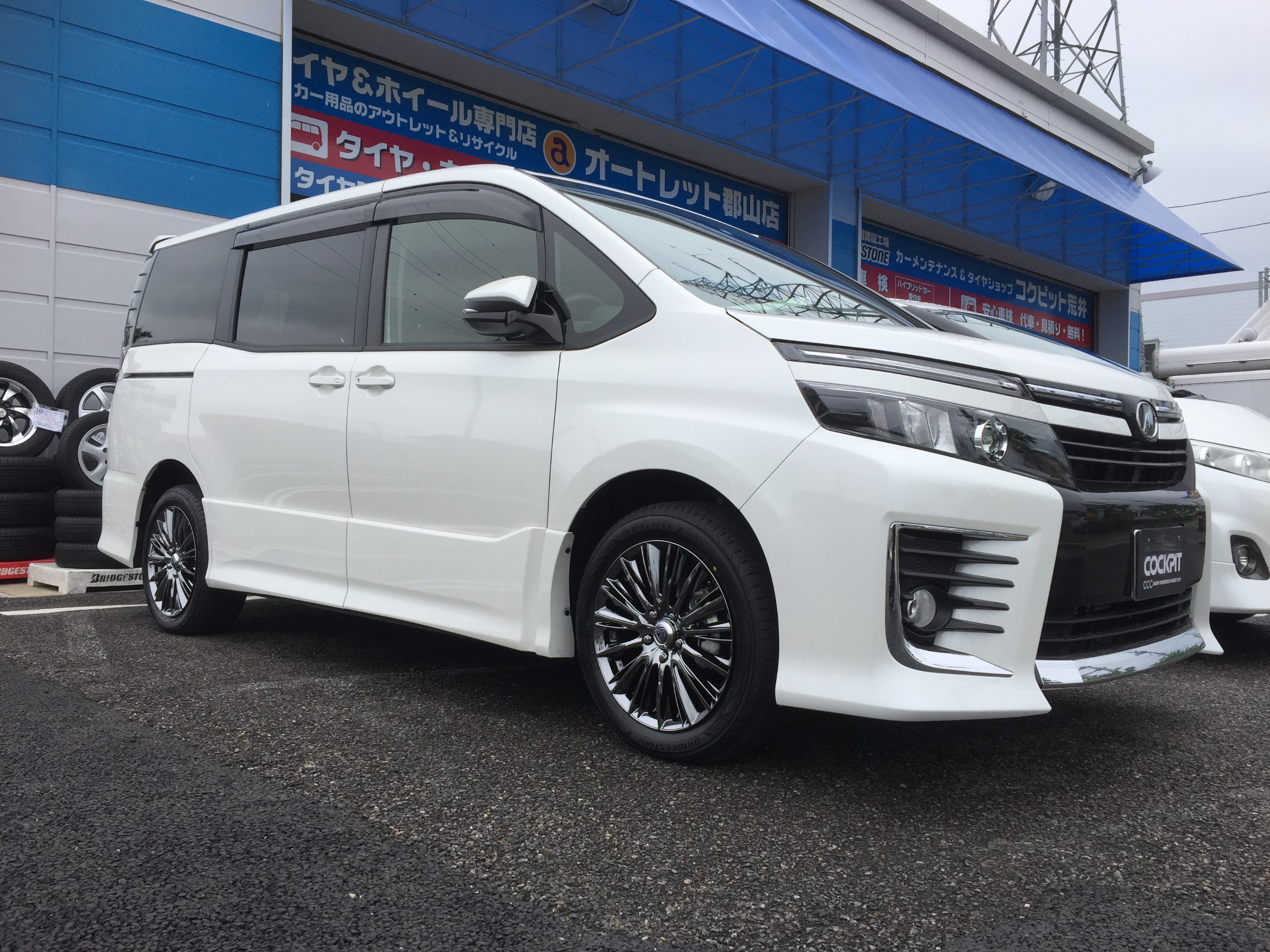 RAYS ベルサス VOUGE ＆ REGNO GRVⅡ × VOXY | トヨタ ヴォクシー