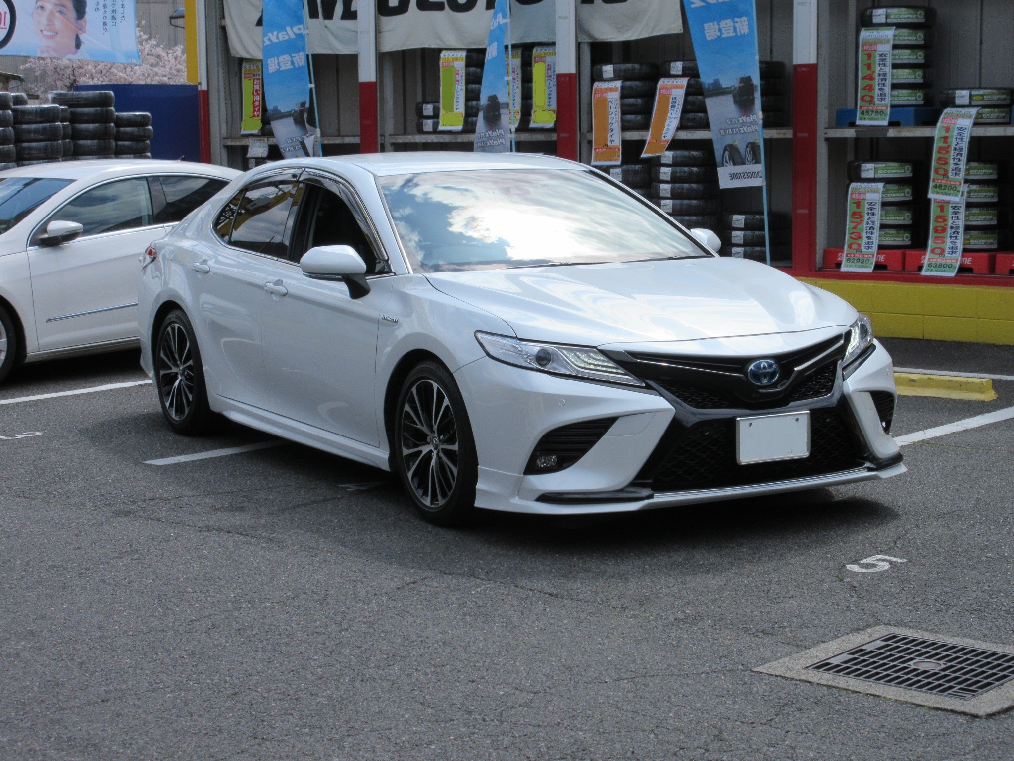 カムリ（AXVH70 WSレザーパッケージ）のローダウン | トヨタ カムリ 足