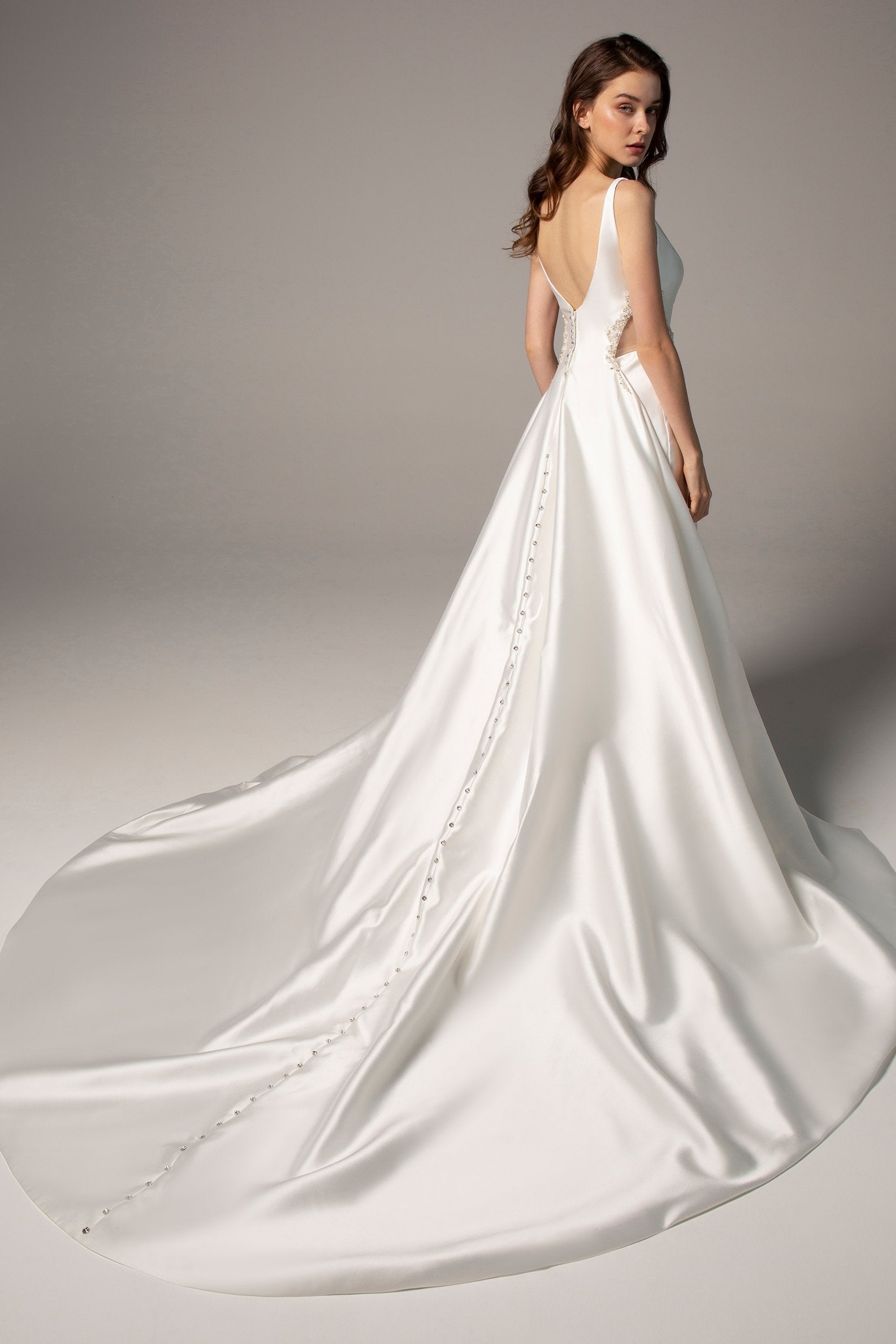 CW2361 詳細 | ウェディングドレスを格安で探すならCOCOMELODY