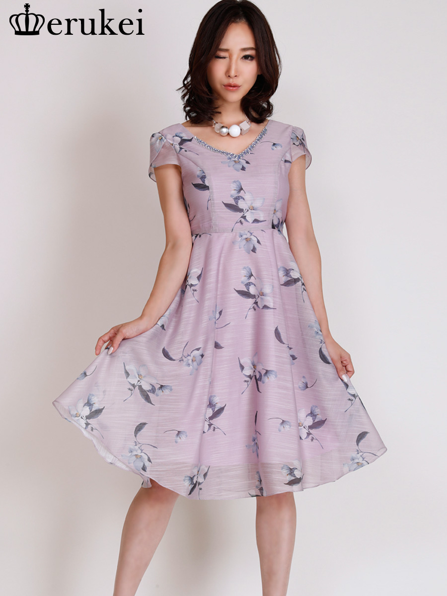 6,000－￥19,800のミディアムドレスやワンピースのカテゴリーです。