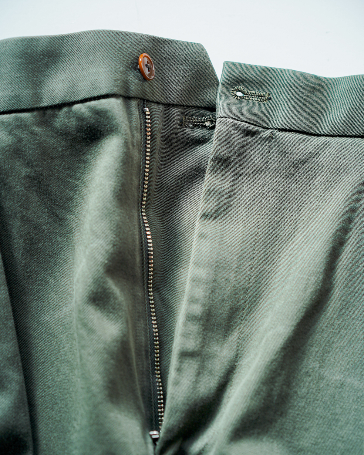 NEAT｜NEAT Chino - Fade Olive｜PRODUCT｜Continuer Inc.｜メガネ