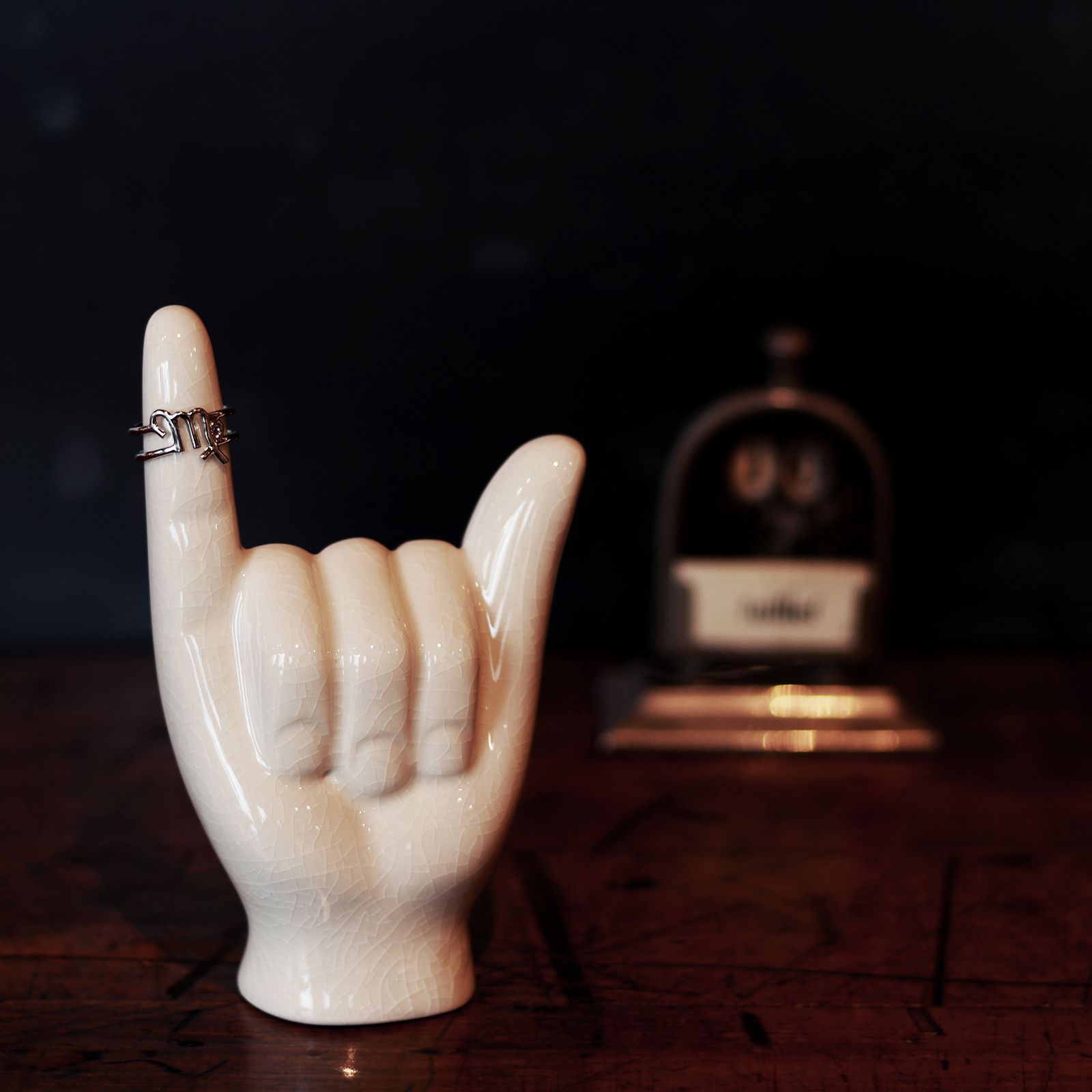 DETAIL INC. - Porcelain Hand Objet “Hang Loose” | corne/コルネ