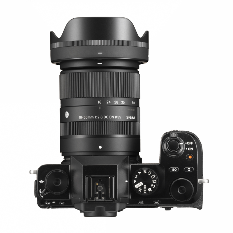 富士フイルム Xマウント用のSIGMA 18-50mm F2.8 DC DNが発表された