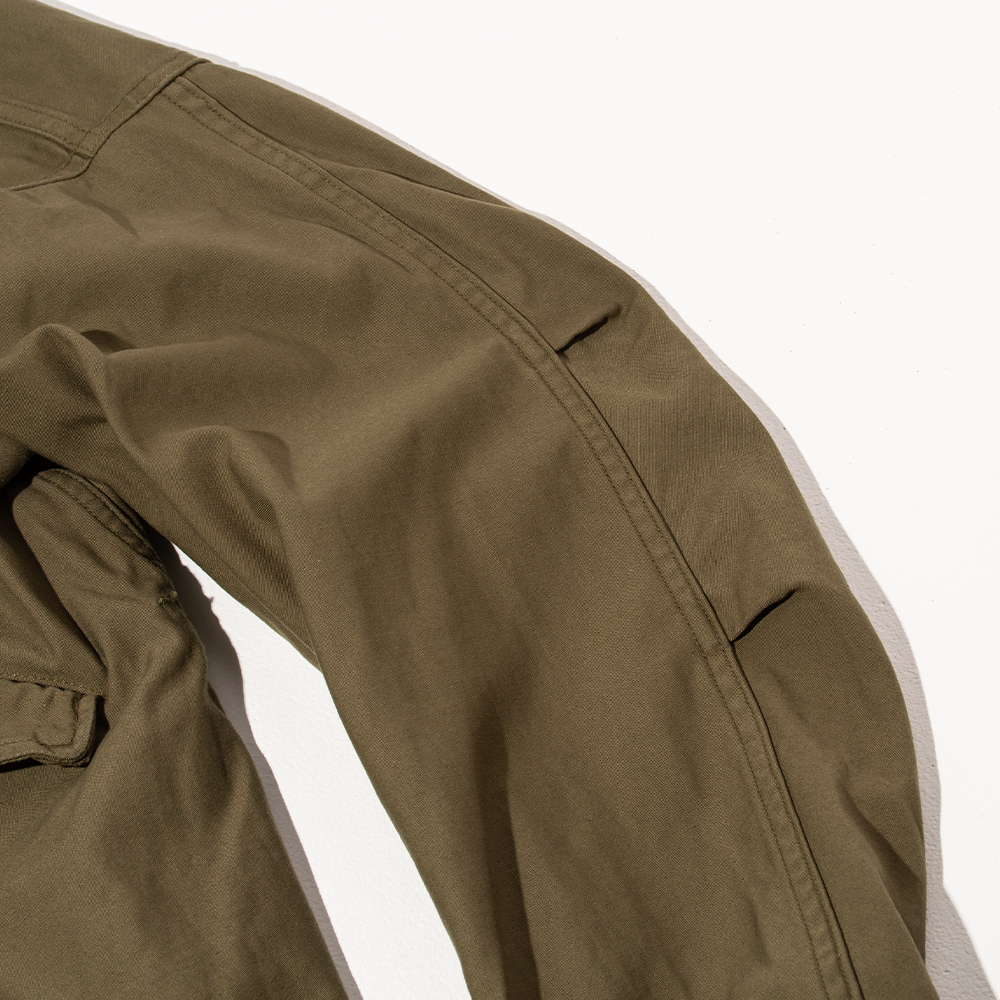 Fish Tail Coat-Stand Collar