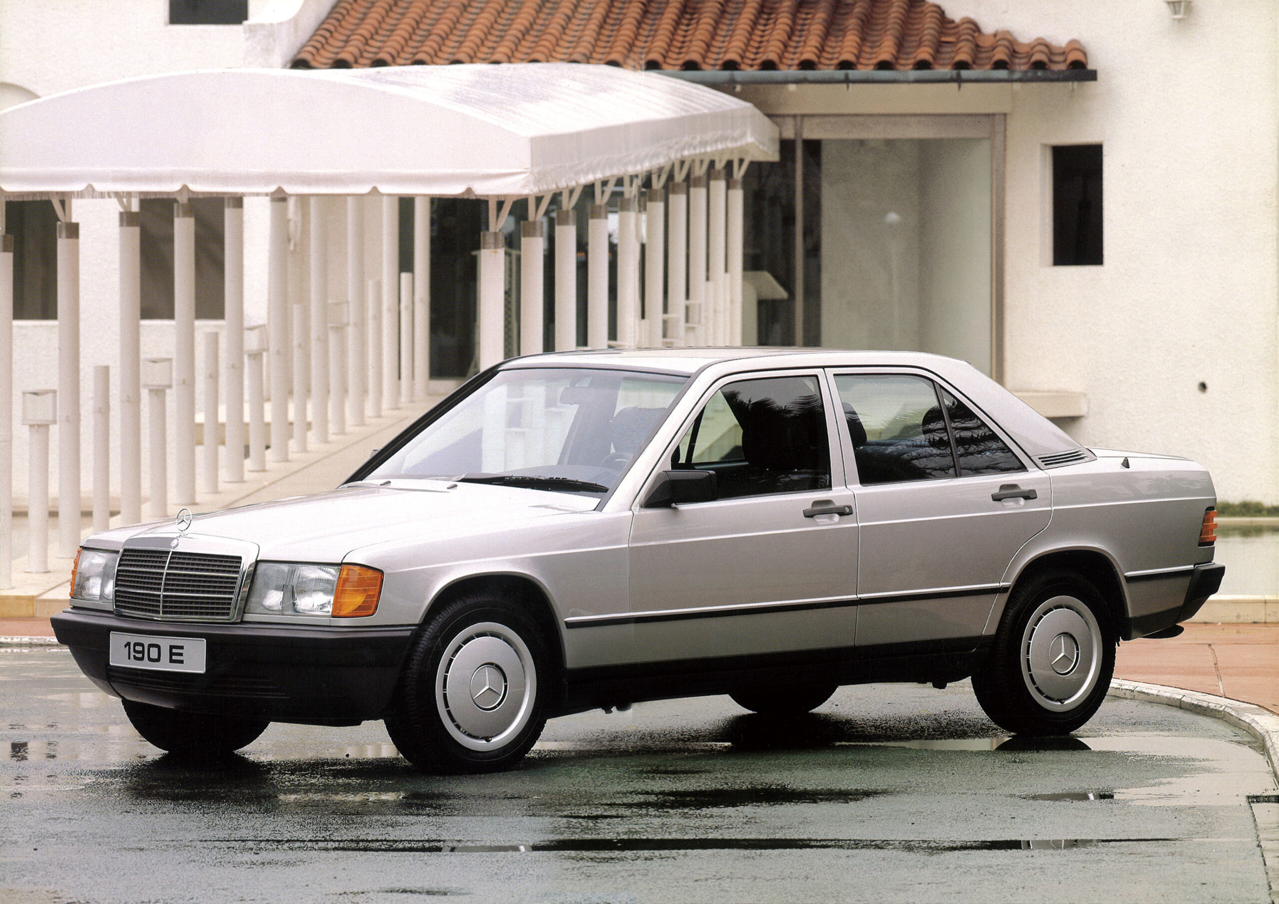 魅力あるクルマのルーツ／復刻版カタログ】すべてがSクラス基準