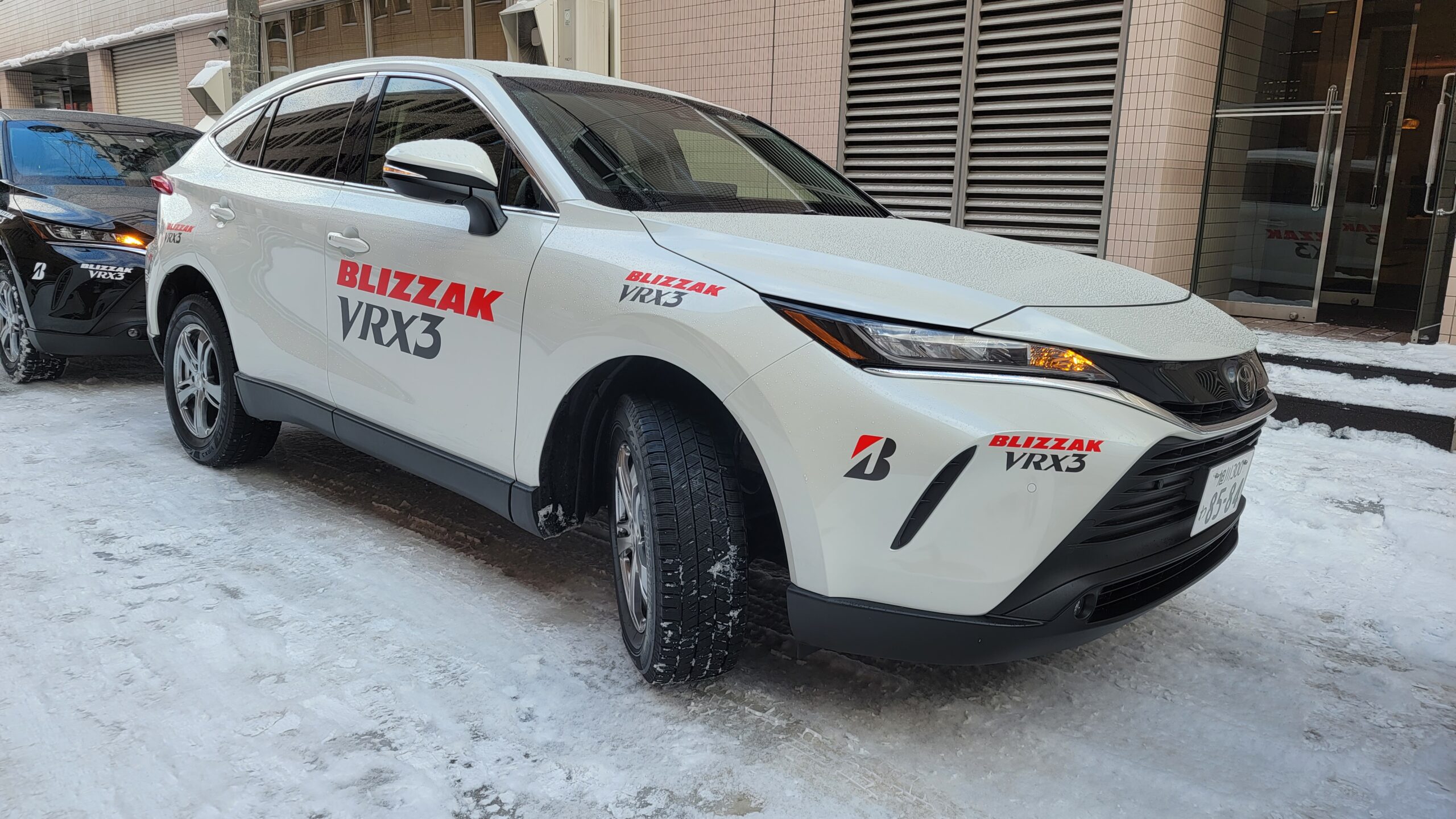 ブリヂストンの最新スタッドレス、ブリザックVRX3の深雪走破性とアイス