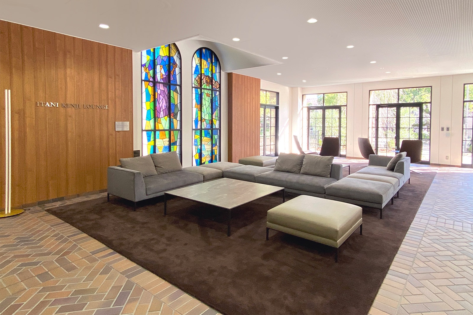 関西学院大学 - 納品事例 | カッシーナ・イクスシー