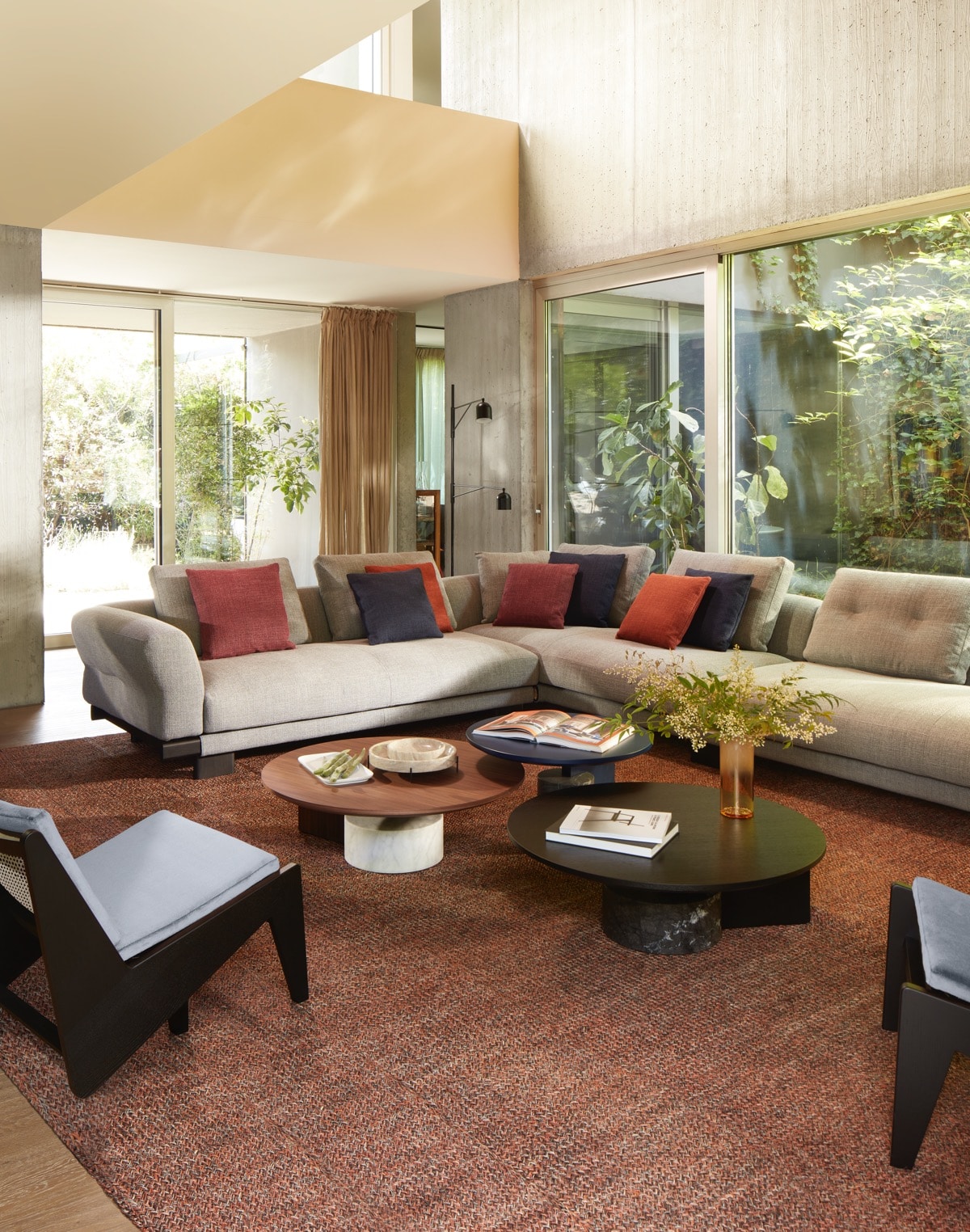 557 SENGU（セングウ ローテーブル）Cassina | カッシーナ・イクスシー