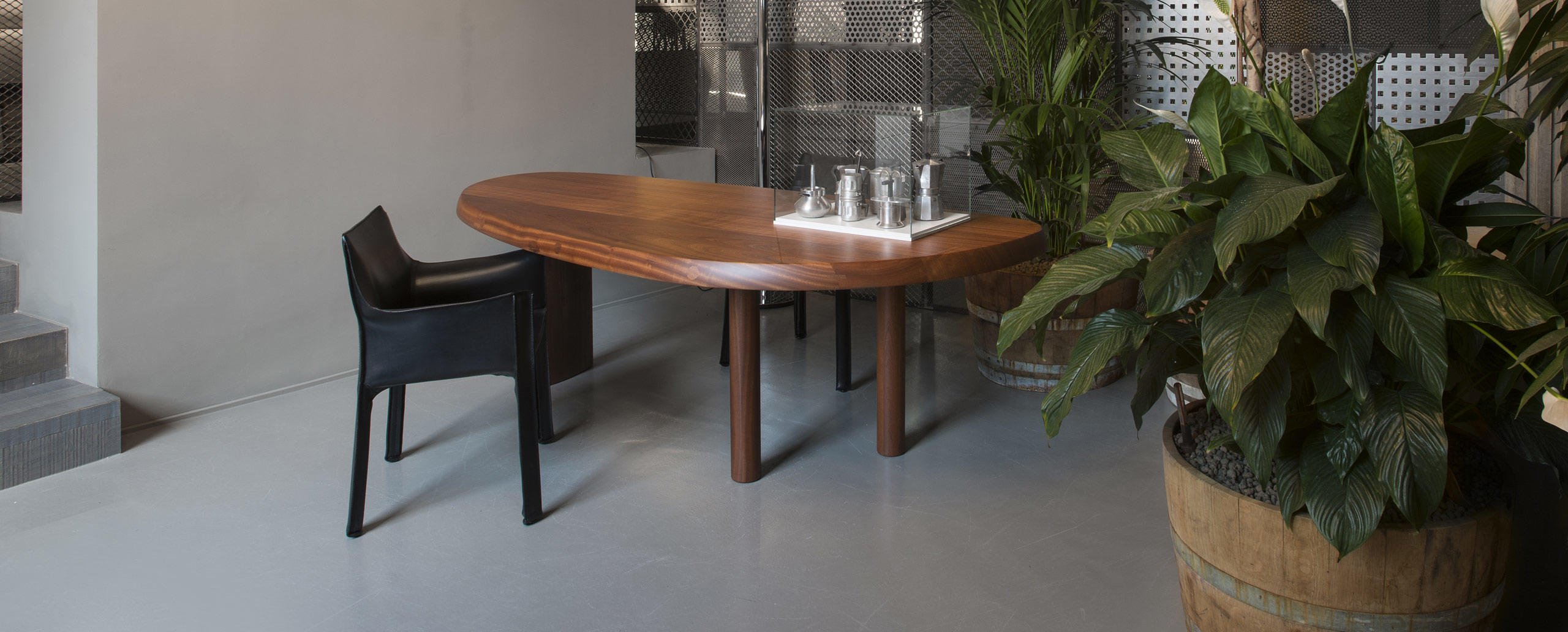 Cassina（カッシーナ）525 TABLE EN FORME LIBREフォルム リーブル
